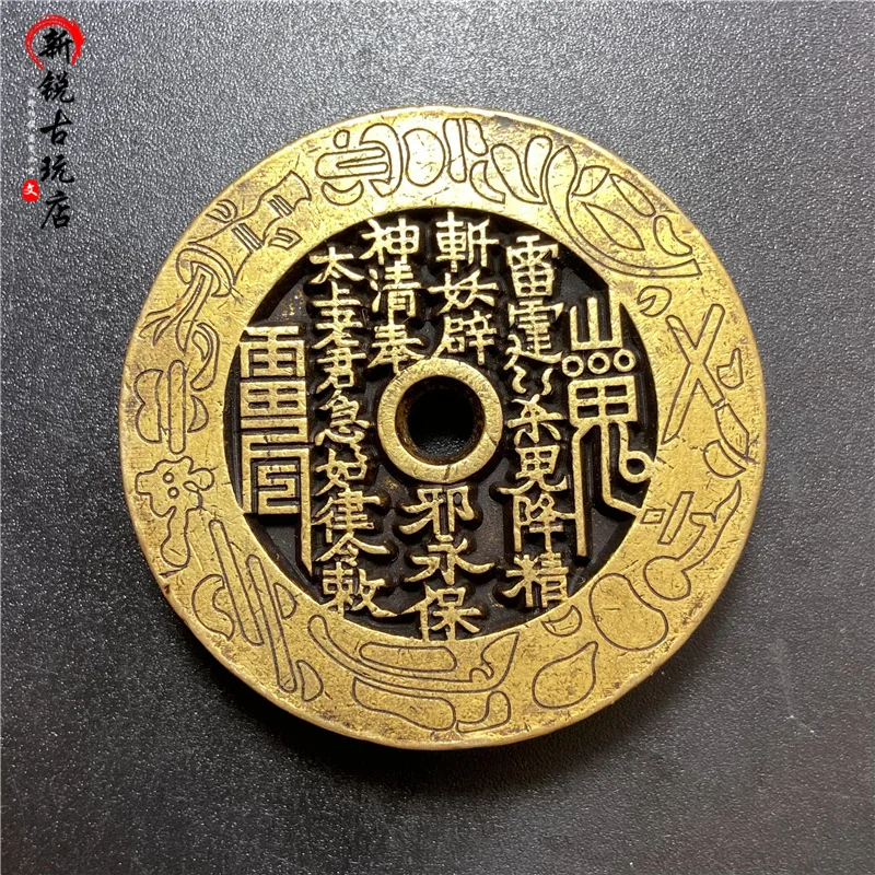 

Diameter55mmBrass Thickened Mountain Ghost Carrying Gossip on the Back Spend Lucky Coin Weight Money Brass Paper Weight Antique