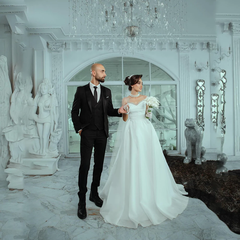 

Simple Wedding Dresses Strapless A-Line Bride Dress Beading Sweep Train Bridal Gown فستان. عروس مغربي Customized