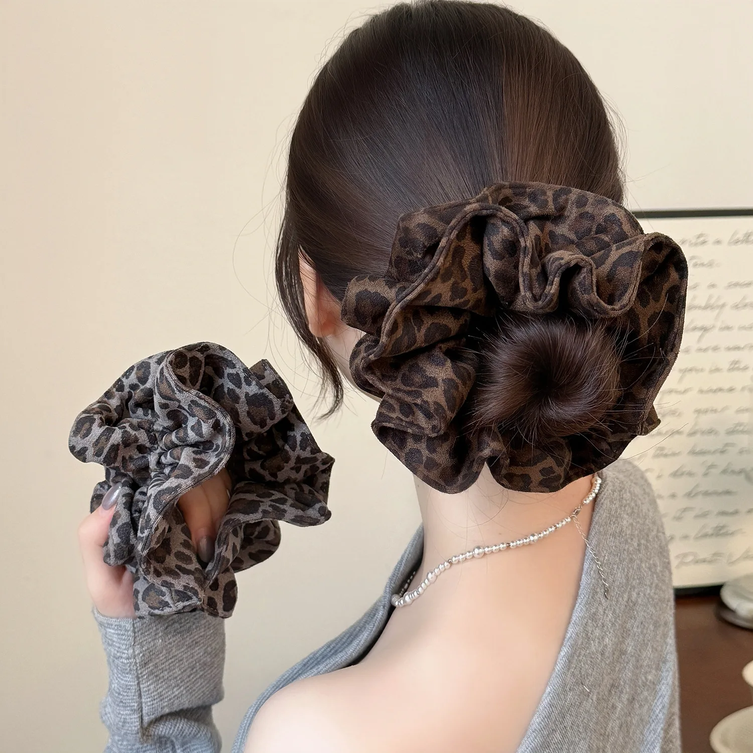 Hot Selling Vintage Leopard Double Layer Scrunchies Chic High Stretch Elastic Hair Ties for Women Low Ponytail Bun Holder