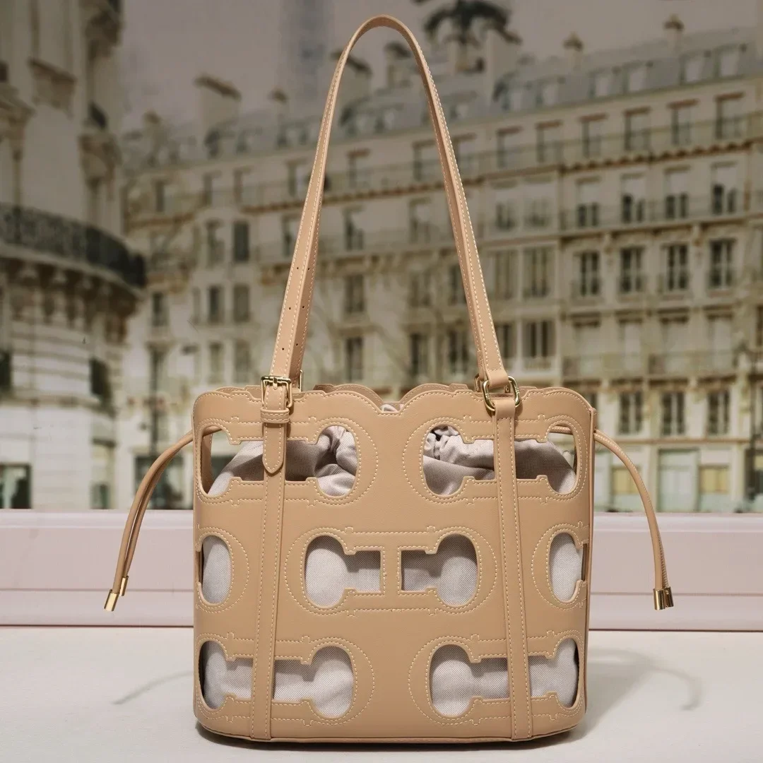 

2025 Новая модная высококачественная кожаная большая сумка, уникальная однотонная большая вместимость для пригородных поездок и бизнеса CHCHHC