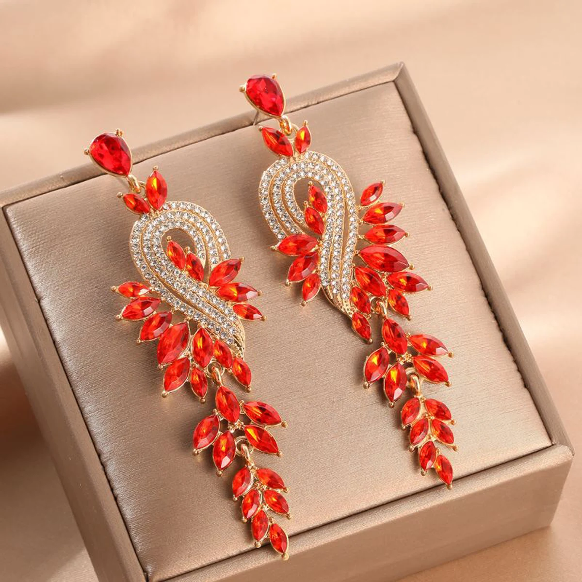 Women\'s fashionable tassel leaf earrings with retro phoenix pattern design for women