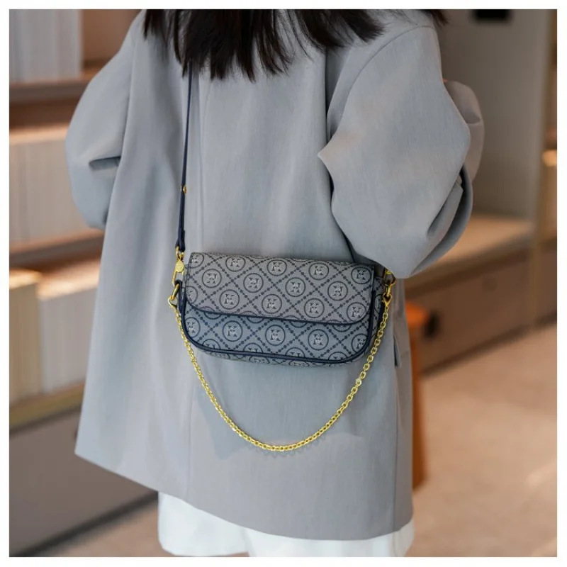 

Chic Women's Handbag Made Of Wildcat-Print Leather Boasting Trendy Malta Casual Monaco Spacious Soft Look