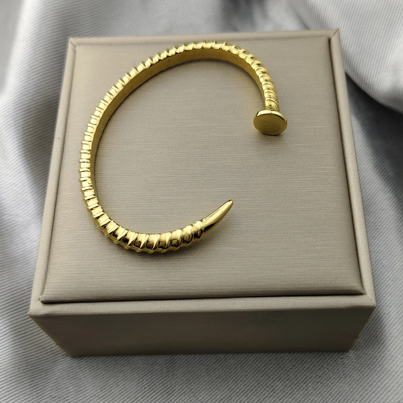 Stainless Steel Fashion Threaded Women\'s Open Bracelet