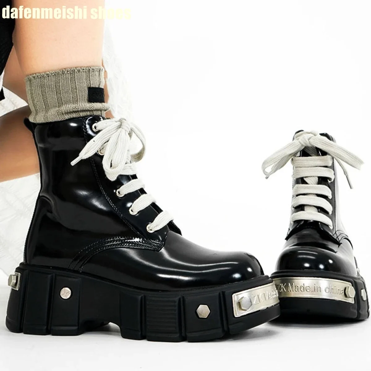 

Metal Rivet Platform Women Boots Patent Leather Lace Up Novelty Fashion Motorcycle Boots 2025 Winter New High Top Ankle Boots