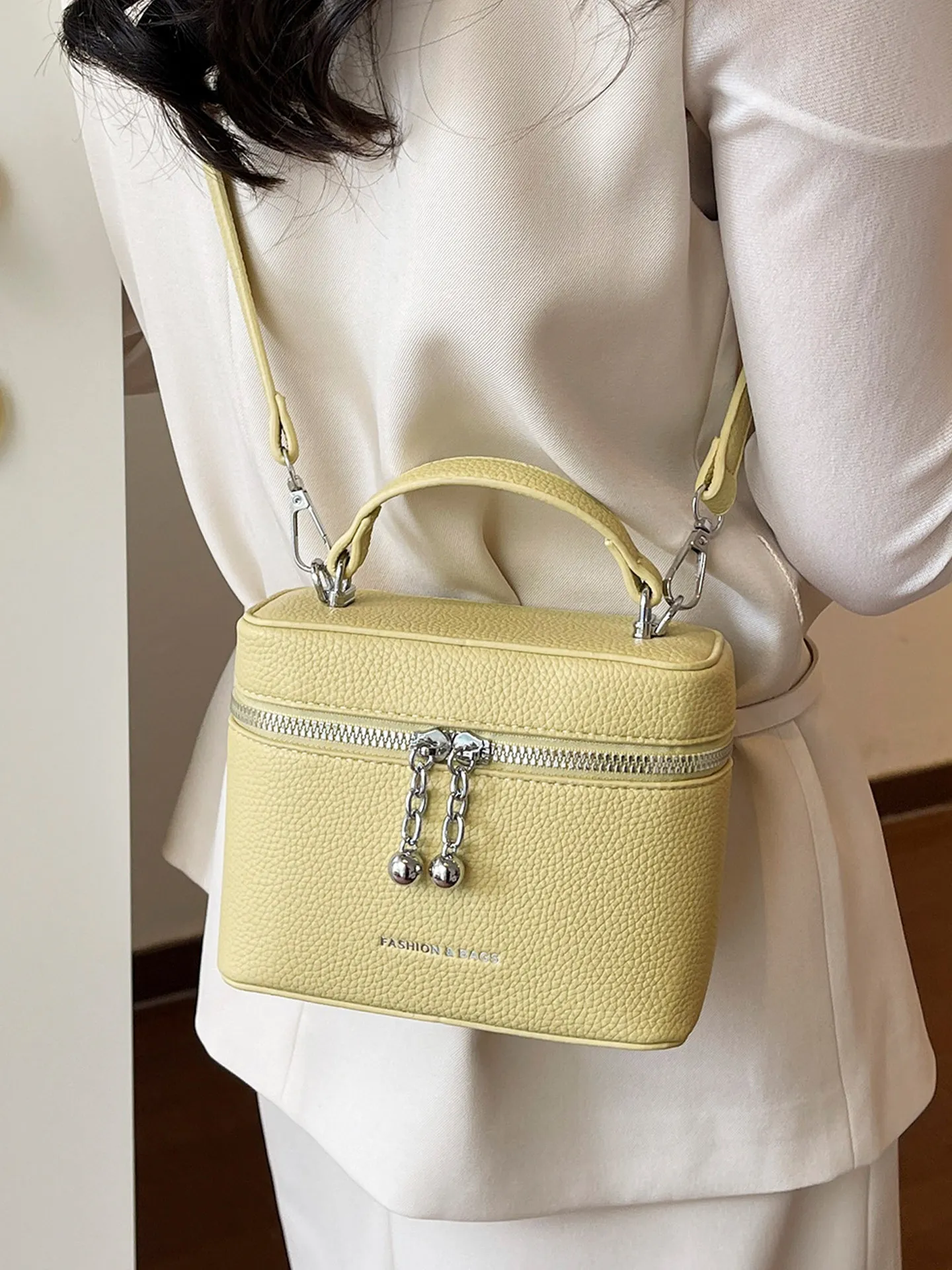 

Trendy Red Lychee Patterned Small Square Bag Women Casual Versatile Solid Color Zippers Crossbody Bags New Commuter Shoulder Bag
