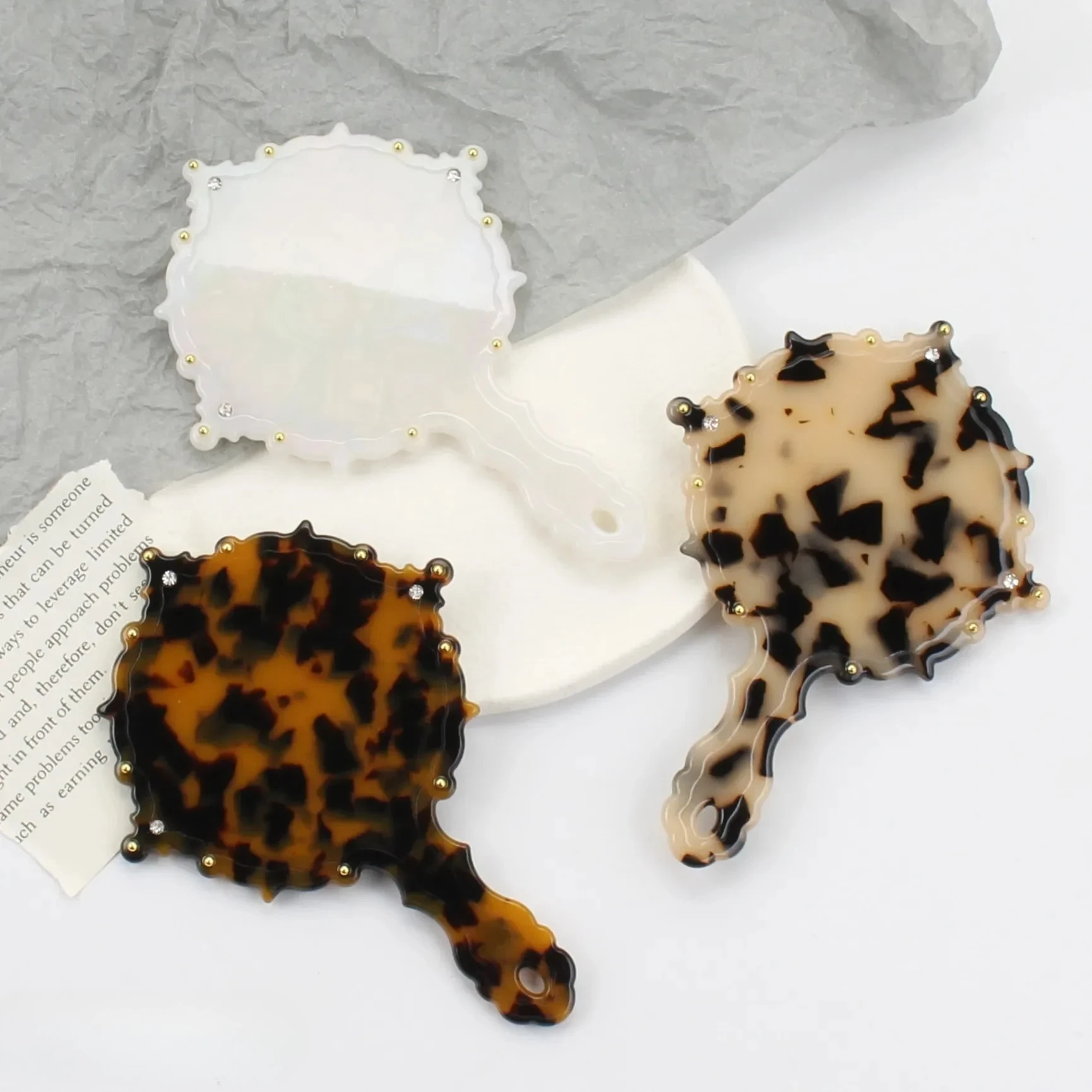 Specchio con manico portatile da 1 pezzo con delicato motivo in acetato, specchio per trucco portatile con intarsio di diamanti, accessorio per specchio portatile