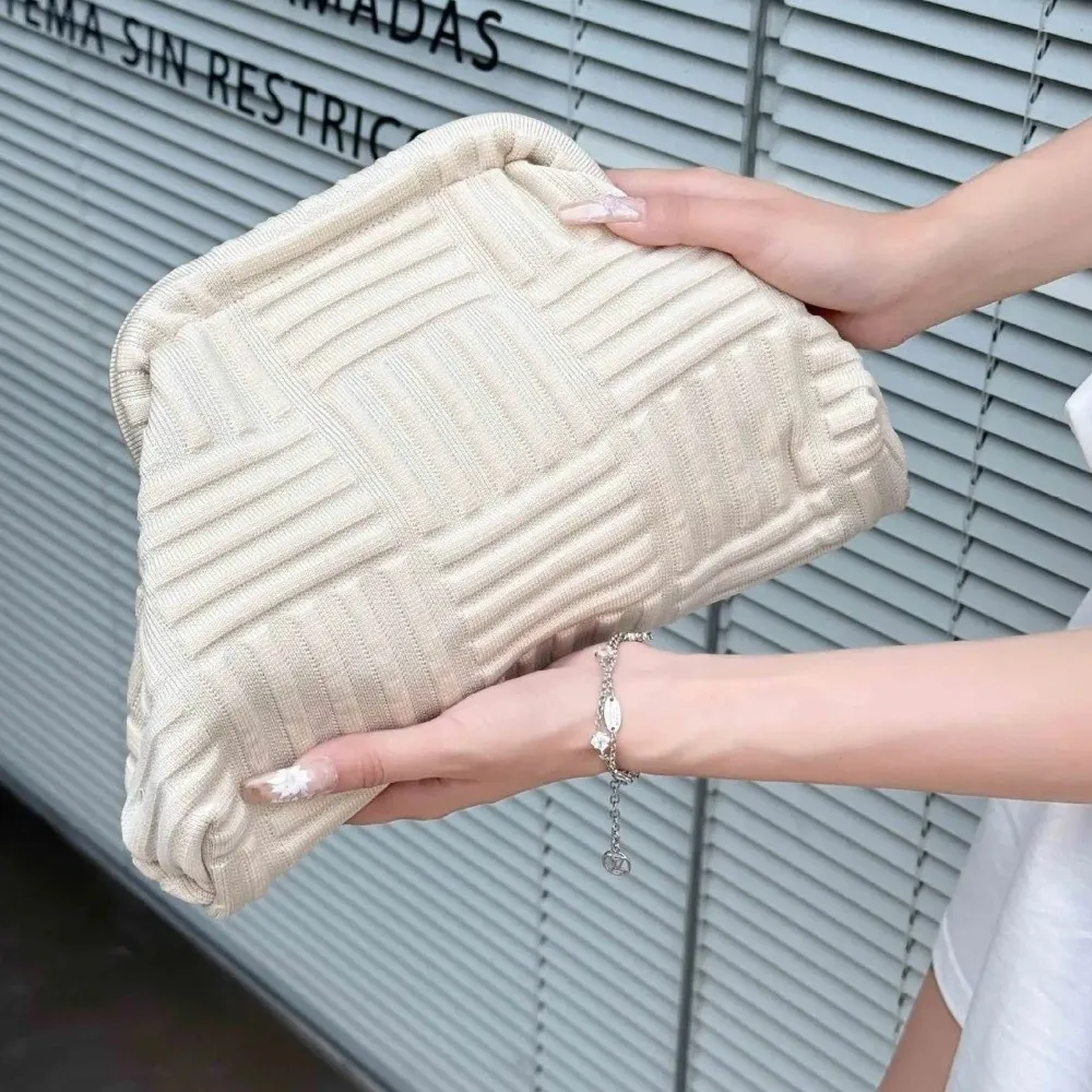 New Luxury Travel Clutch Bag Knitted Striped Fabric Large Capacity Evening Bag Eye-catching Black Portable Toiletry Bag Women