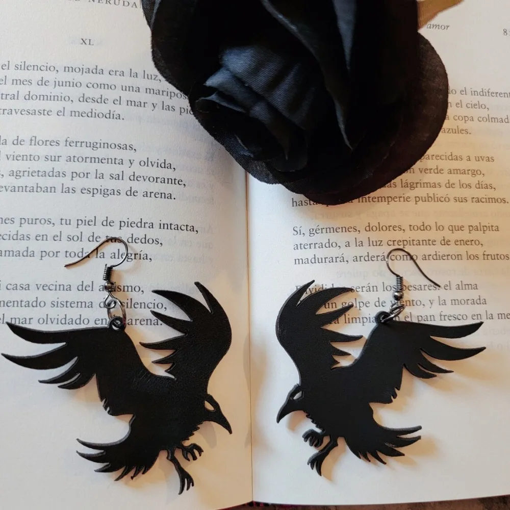 Gothic Personality Acrylic Black Spread Wings Crow Bird Dangle Earrings for Women Halloween Party Animal Jewelry Accessory Gifts