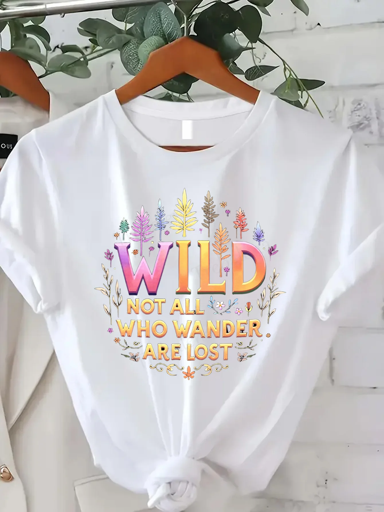 

Удобная женская футболка с принтом Wild Nature Футболка «Не все, кто странли, потеряны» с цветочным дизайном в стиле бохо