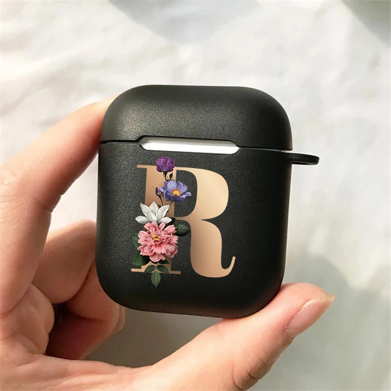 حافظة سماعة أذن AZ بأحرف أولية لصندوق شحن Apple لأجهزة AirPods1 2 34Pro حافظة بلوتوث لاسلكية سوداء على شكل زهرة أبجدية ذهبية