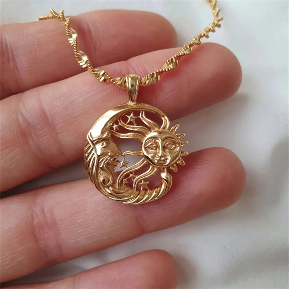 New Minimalist Niche Mythological Human Face Sun and Moon Embrace Pendant Necklace Creative Design Party Couple Necklace Jewelry