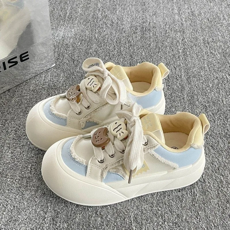 

A New Thick-soled Student Sporty and Casual Shoe for Women in Spring and Autumn 2025,Featuring A Unique and Non-repetitive Style