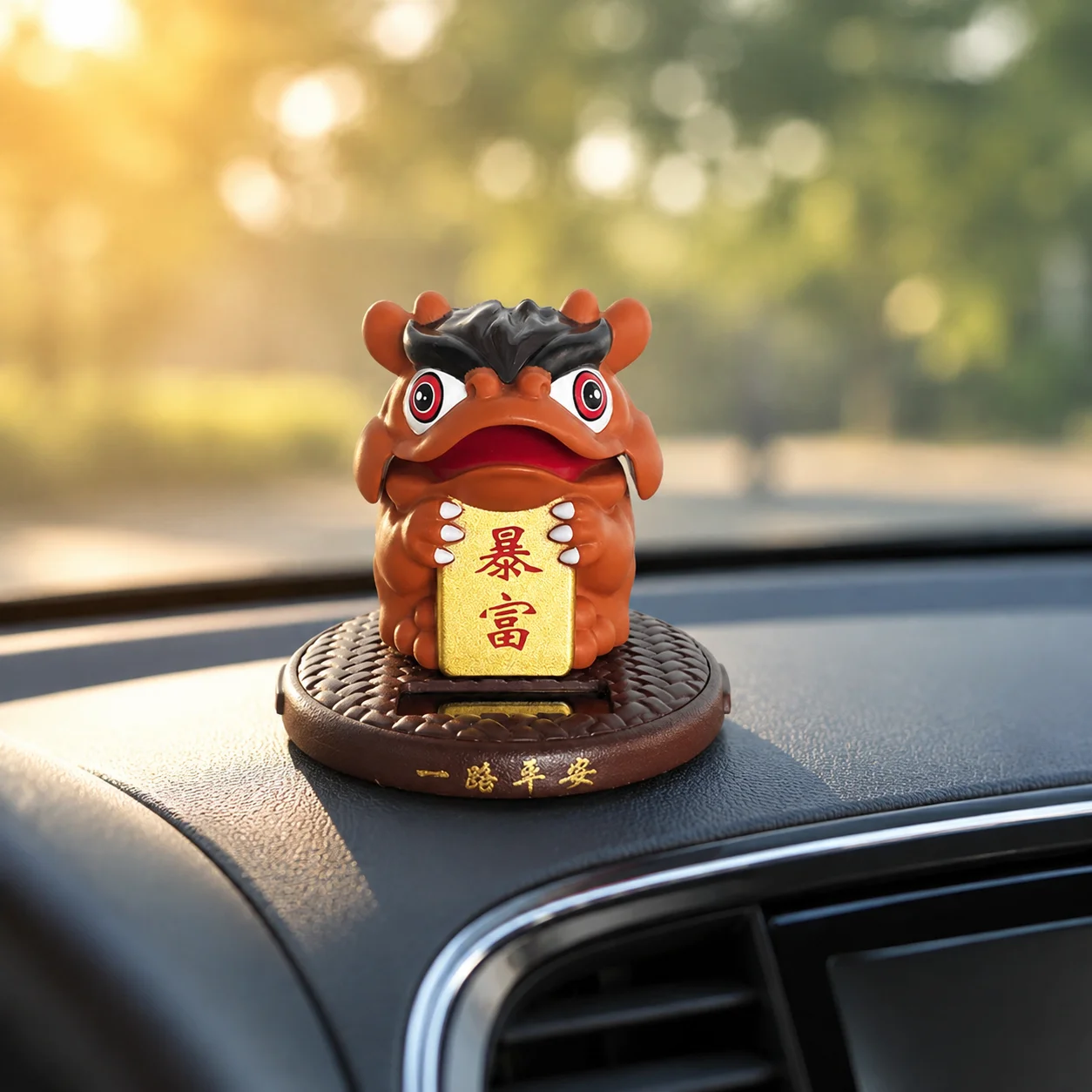 Money Frog Lucky Ornament for Car Dashboard Decorations Solar Powered Nodding Figurines God Wealth Gift Office Desktop Crafts