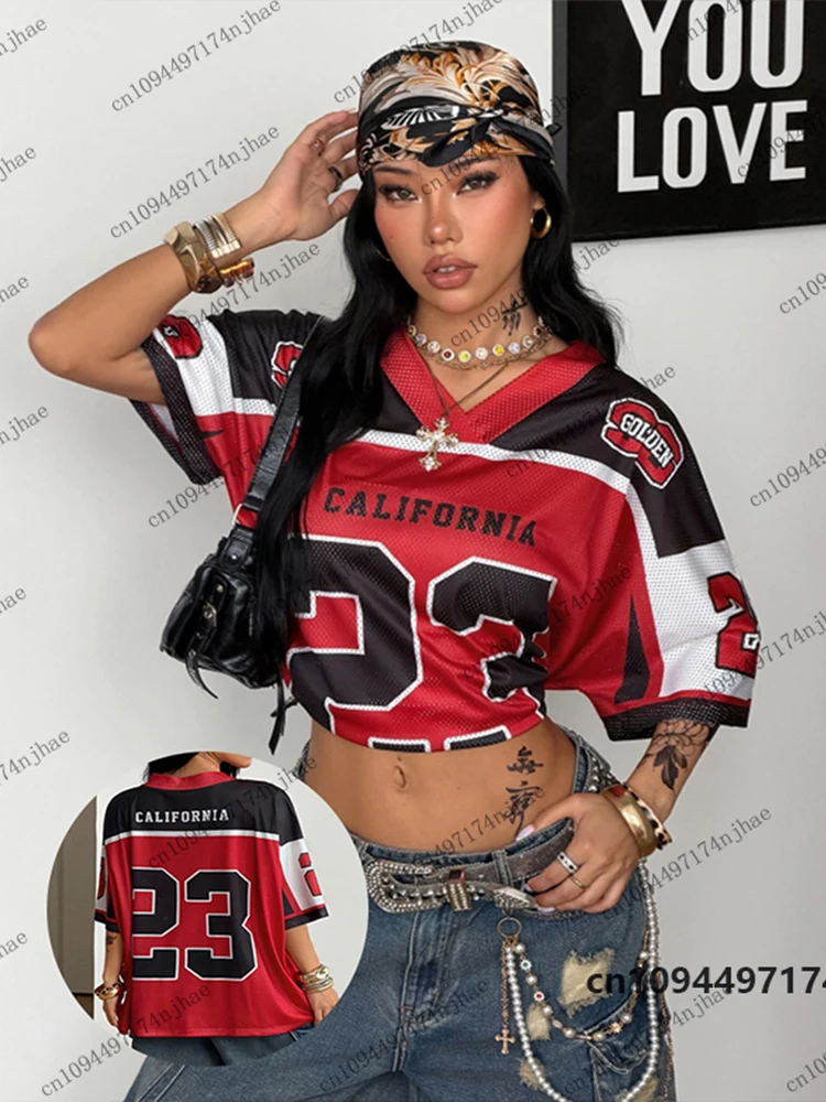 Sommerliches neues T-Shirt mit California No.23-Print für Damen, V-Ausschnitt, Patchwork, kurze Ärmel, Sport-Fußballtrikot, Y2K, lockeres Oversize-Oberteil – Detail 11