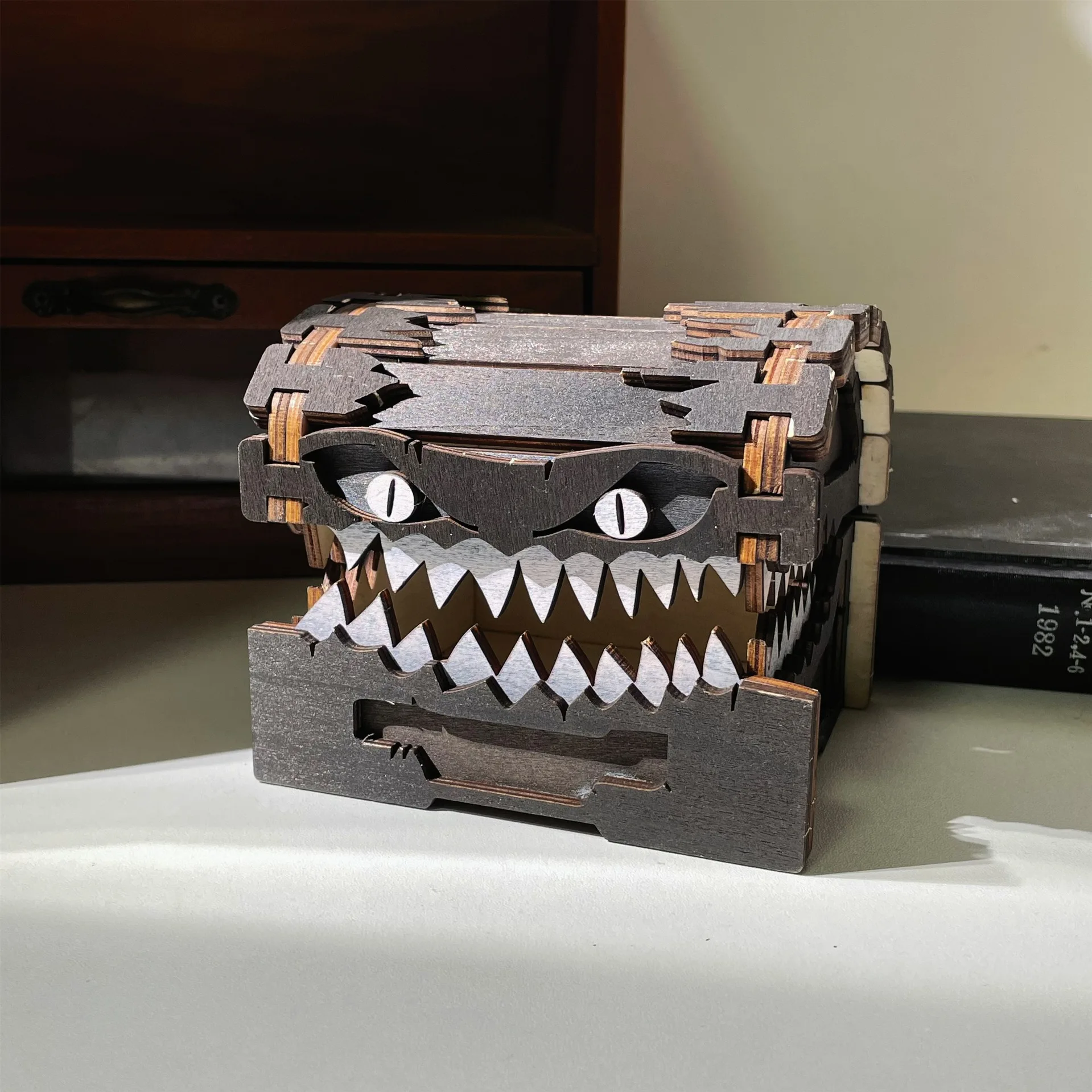 

Wooden Dice Box Decor Monster Teeth dice Case collection box for RPG players Home Decoration Resin Metal DND dice tower