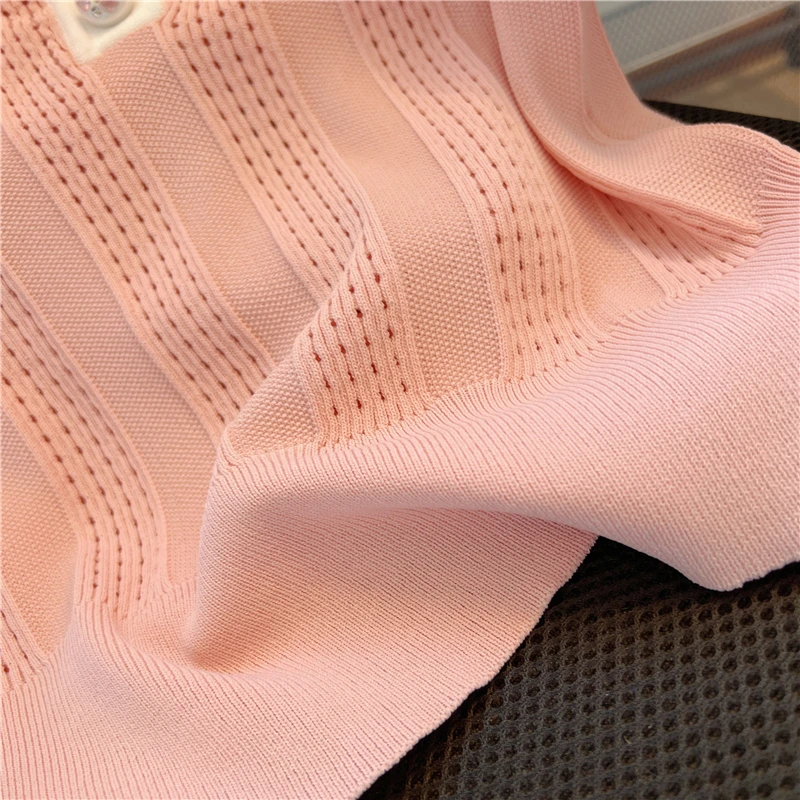 Coreano gelo seda malha camisola camisetas femininas topos 2025 verão manga curta oco para fora moda solta elegante senhoras malhas