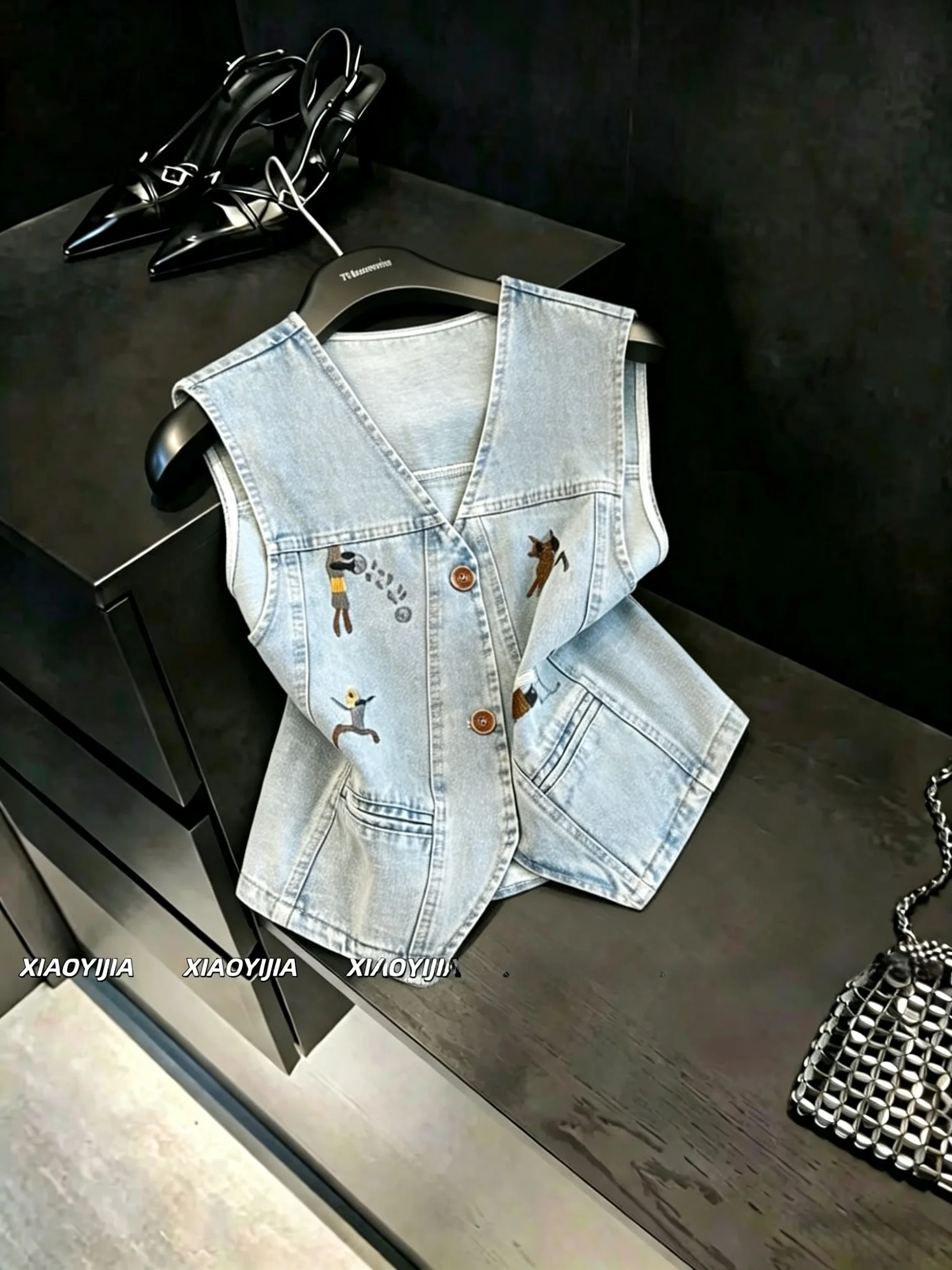 

Elegant Retro V-Neck Embroidered Denim Jacket Women's Summer Outerwear Slimming Sleeveless Biker Top Cotton Lyocell Polyester...