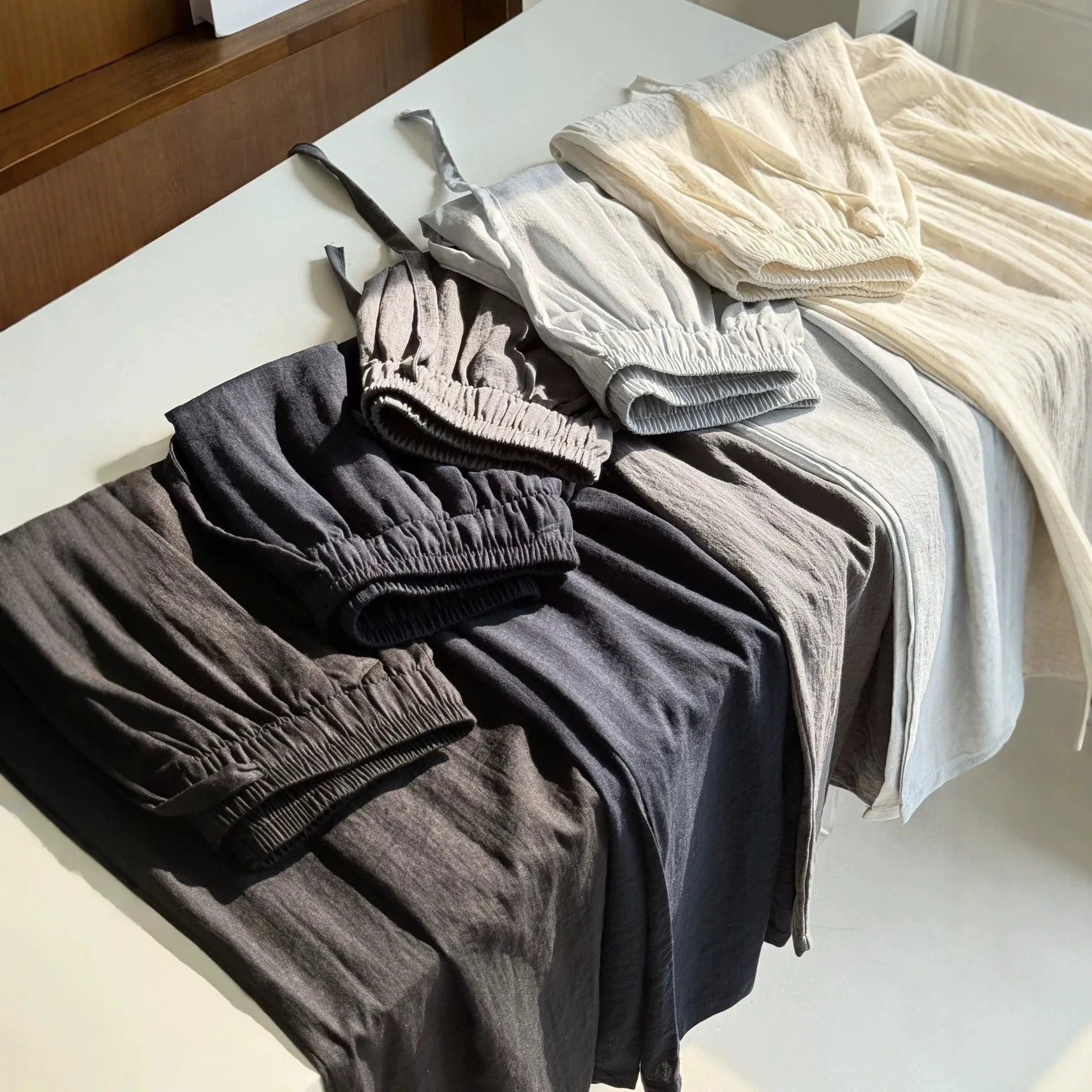 Women Linen Ice Silk Wide Leg Pants High Waist Loose Pants Built-in Lining Full Length Draped Straight Leg Beach Casual Trousers