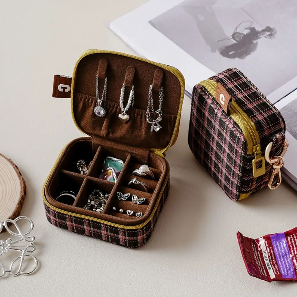

Retro With keychain Jewelry Storage Case Lightweight Square Ring Box Luxury Grid pattern Earrings Necklace Organizer Travel