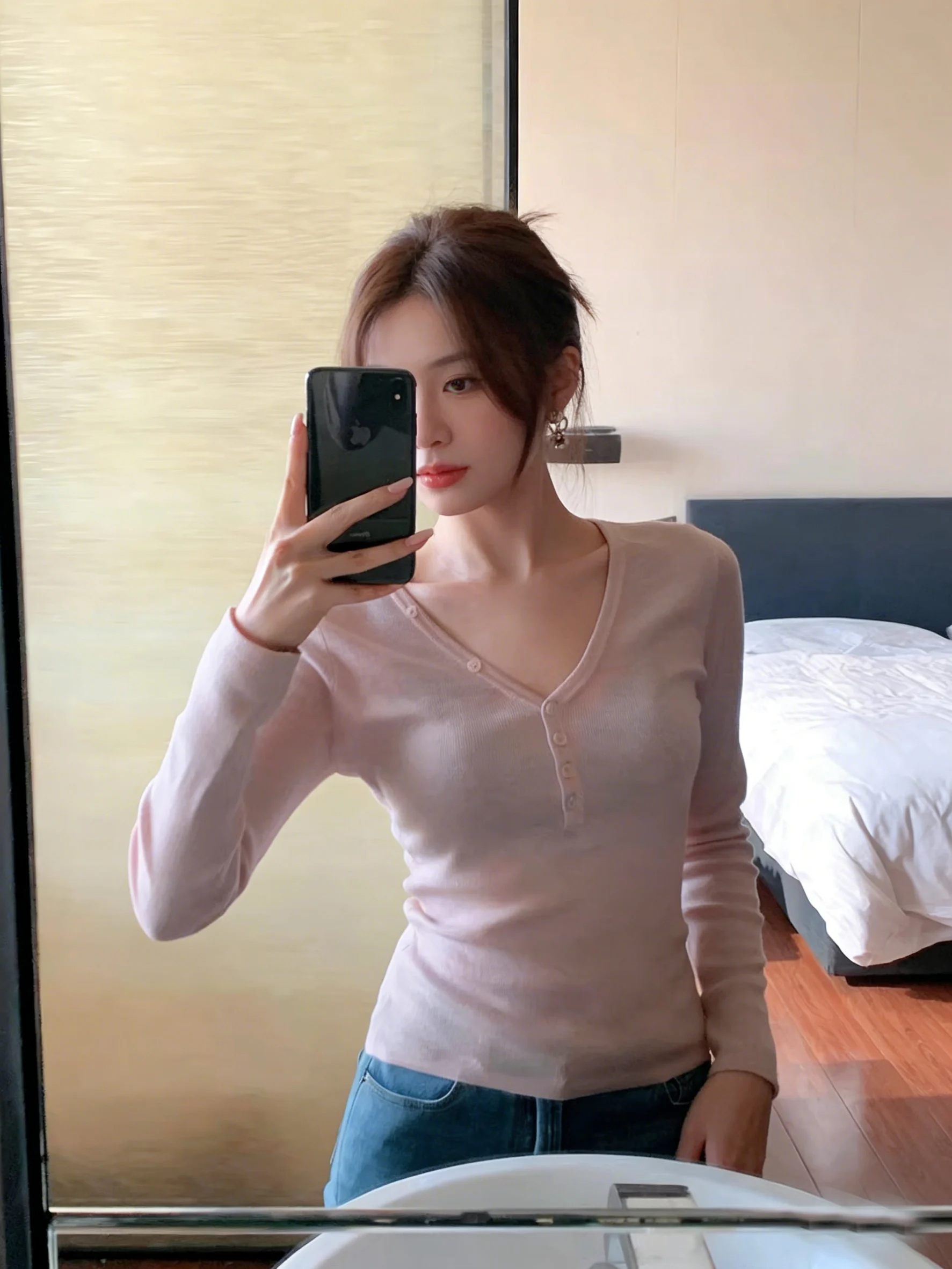 Stylish Unique V-Neck Button Long Sleeve Knitted Sweater Women's Slim Fit Spring New Arrival Fashionable Small Top