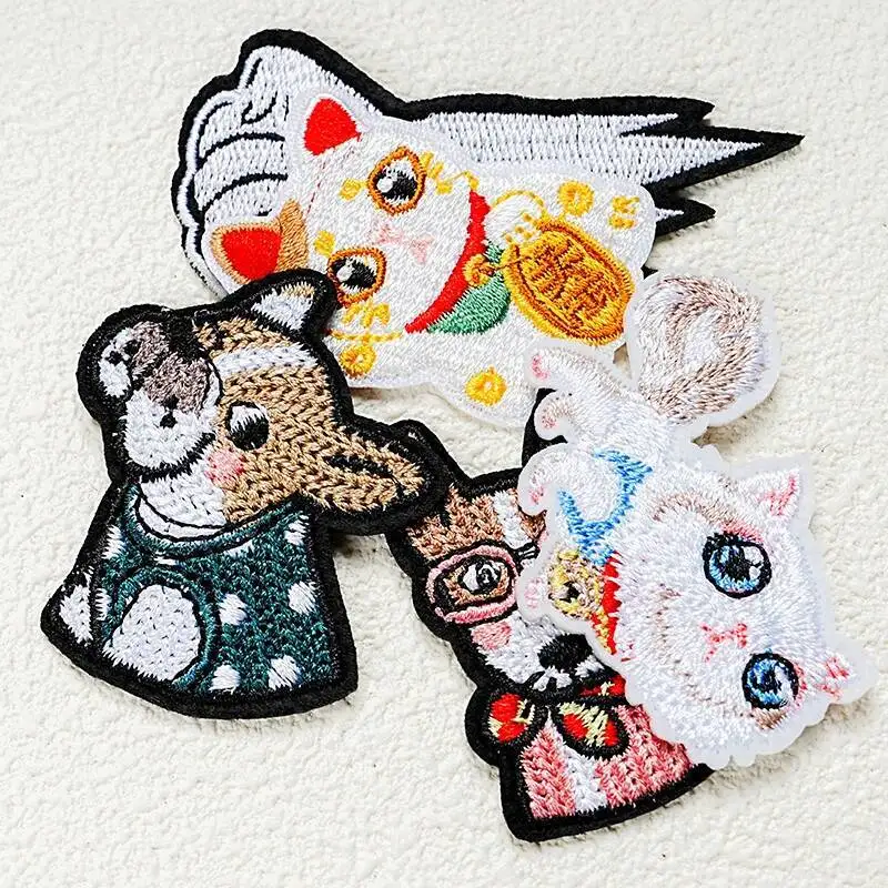 Japanese Style Lucky Cat Embroidery Iron On Patch Clothes Hats Scarves Gloves Clothing DIY Decoration Accessories