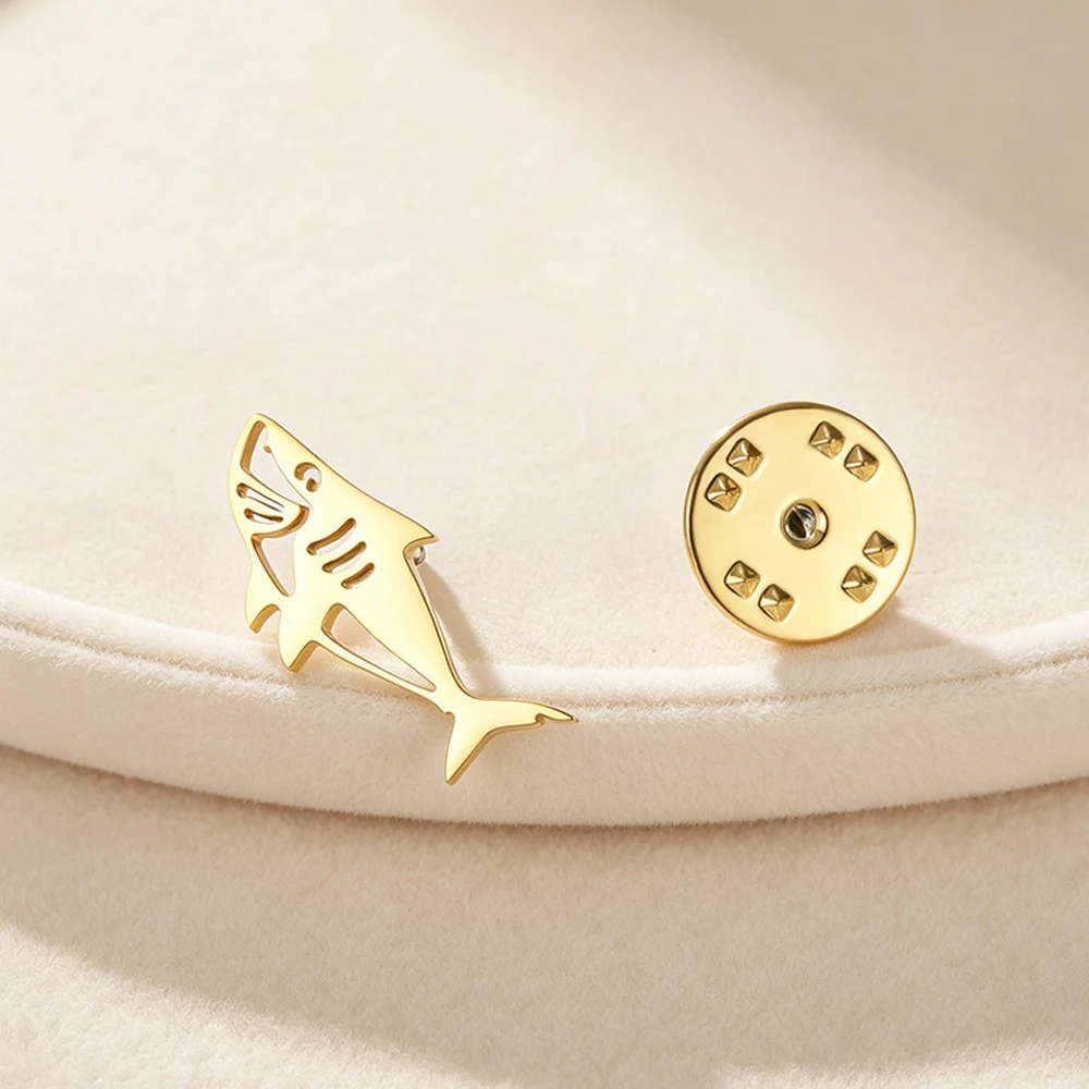 Hollow Shark Brooch Stainless Steel Ocean Animal Lapel Pin 18K Gold Plated Cute Sea Creature Jewelry Gift for Sea Lovers Divers