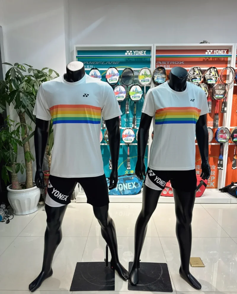 Yonex 2024 Nieuw Regenboog Badmintonpak Voor Mannen En Vrouwen Sneldrogende Ademende T-Shirts Met Korte Mouwen