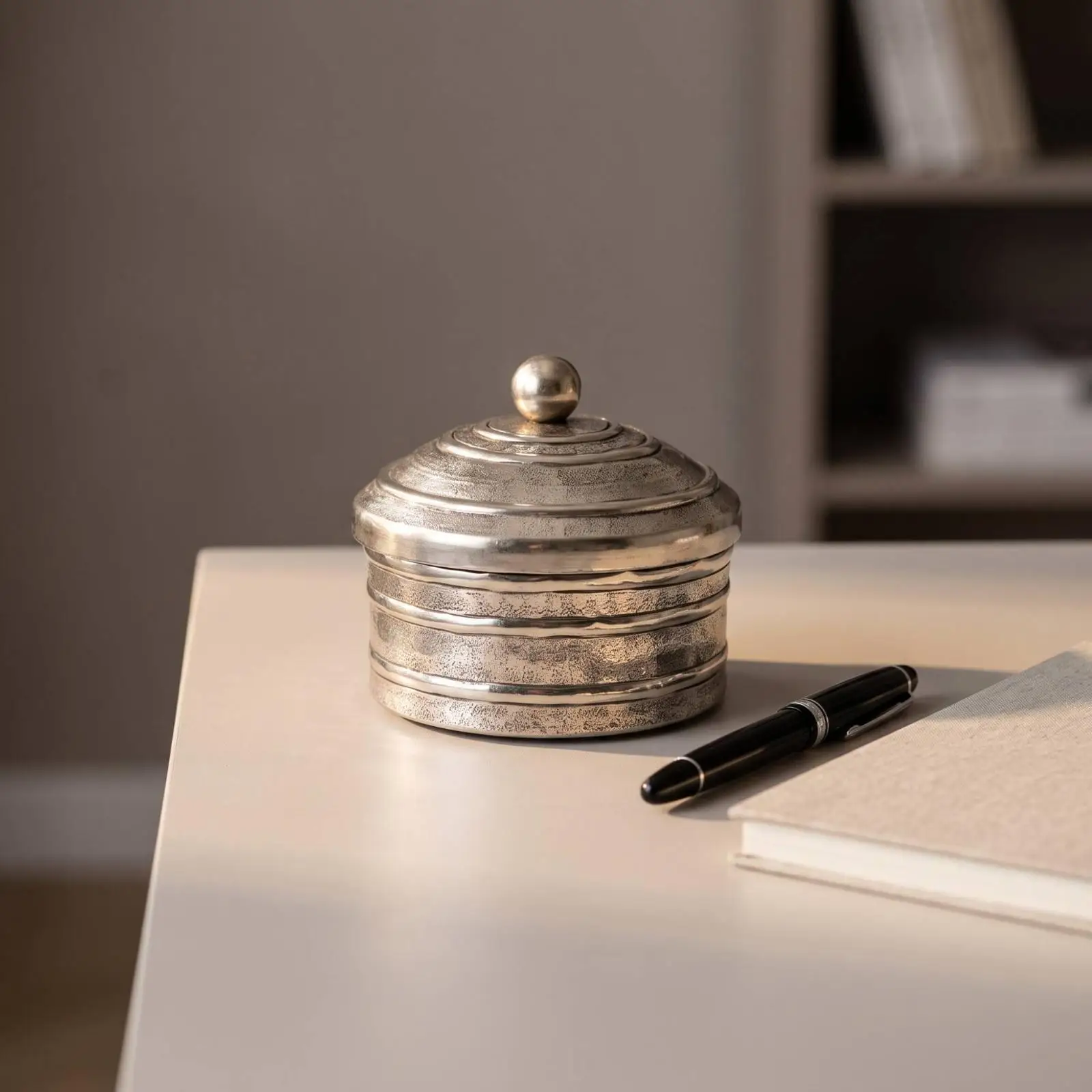 Aluminum Canister with Lid Lidded Hammered Metal Jar with Lid Aluminum Tin Silver Storage Can Cylindrical for Shelf, Desktop
