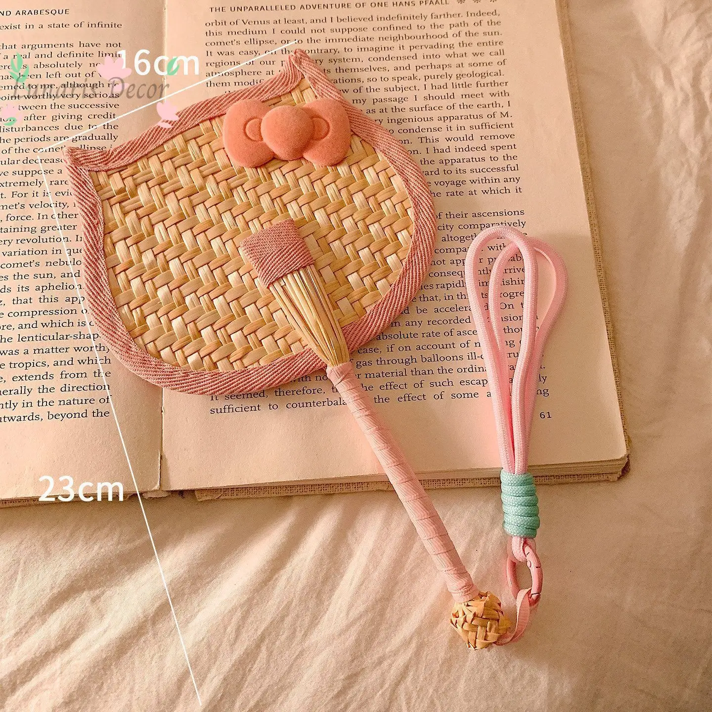Cute cat-shaped palm fan handmade mini woven finished product, portable summer cooling wheat straw palm fan