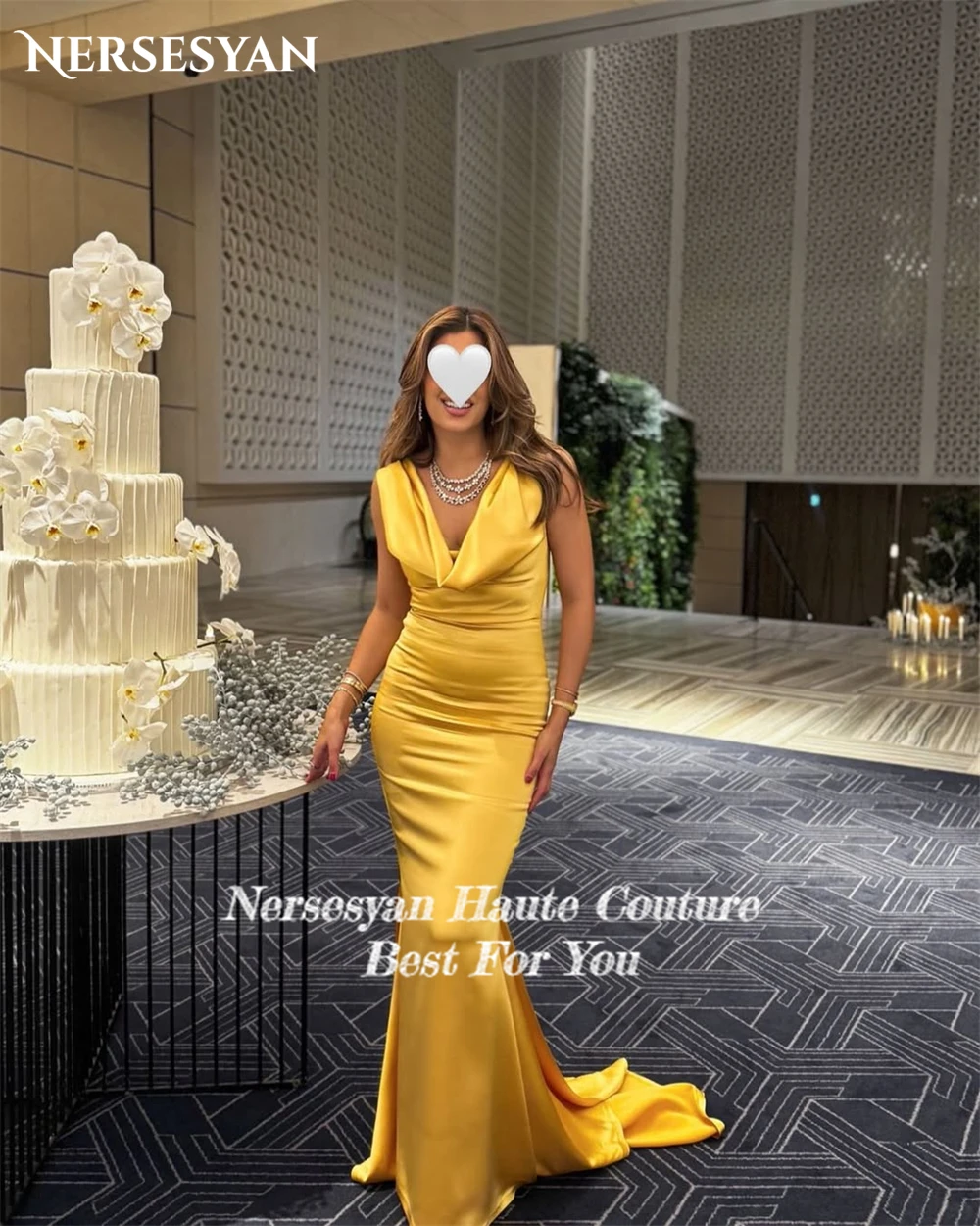 Nersesyan złote drapowane suknie wieczorowe syrenka bez rękawów plisy satynowe suknie wizytowe Backless błyszcząca sukienka dla druhny dostosowane