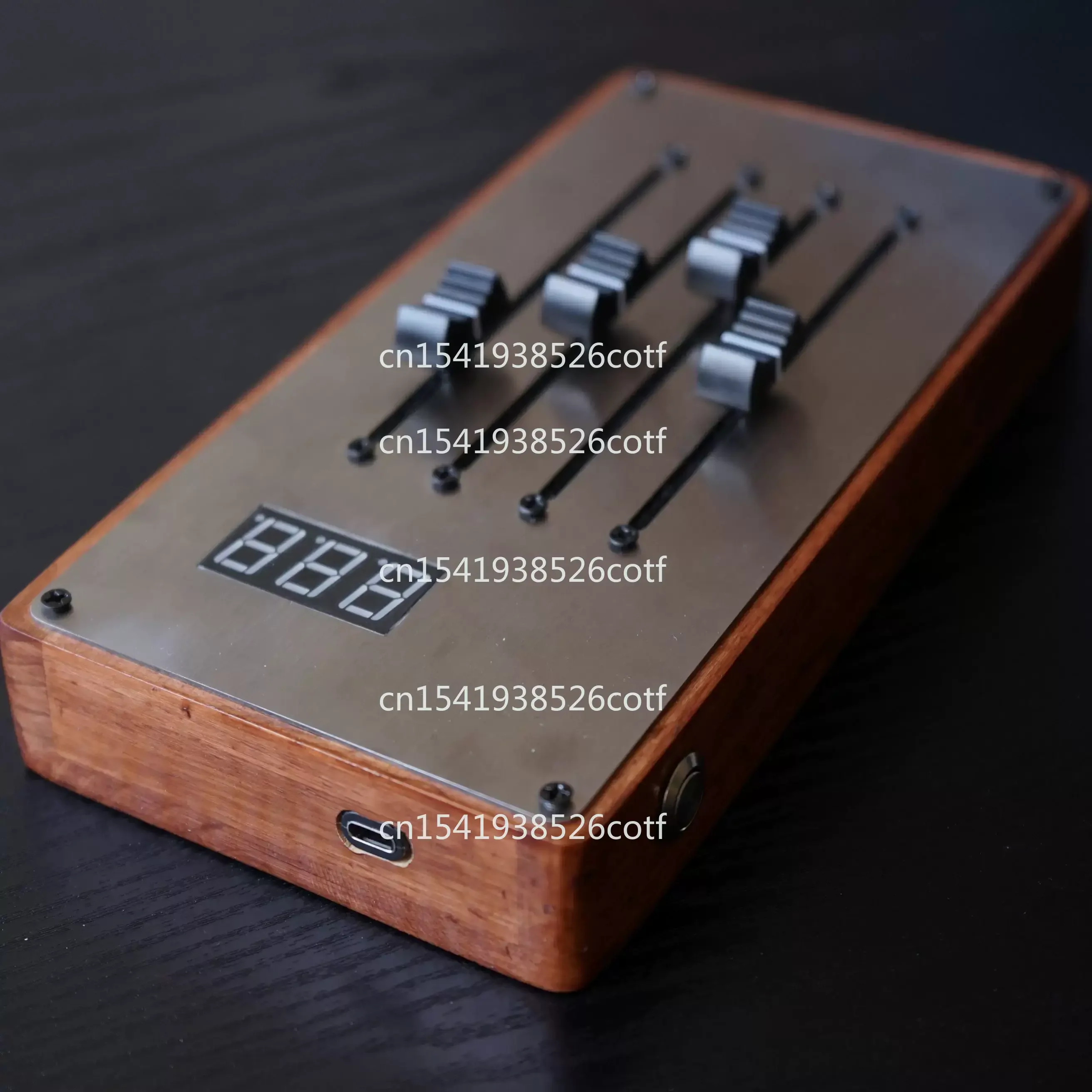 EM-4 Four tracks 12-channels MIDI controller Mixer automatically maps volume faders Mixing console unlimited page turning