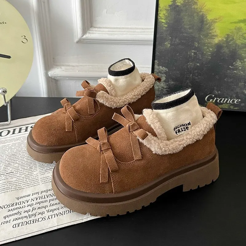 Sweet Bow Suede Snow BOOTS ผู้หญิง Chunky รองเท้าส้นสูงกลางรองเท้าผ้าฝ้าย 2024 แนวโน้มฤดูหนาวตุ๊กตาสั้น Lolita รองเท้าผู้หญิง WARM COZY รองเท้า