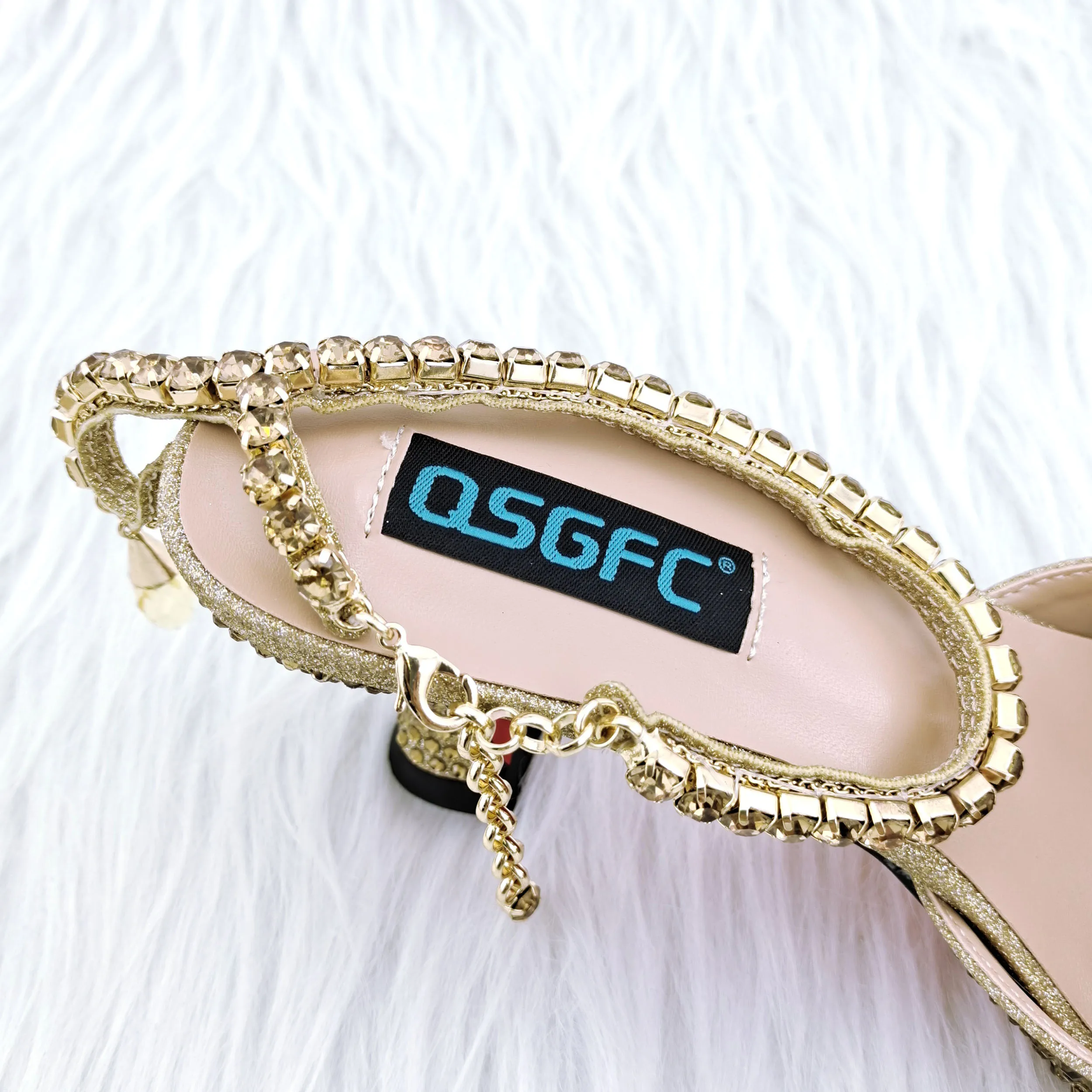 New Arrival Fashion Style Pointed Shoes Bag Soft Handle Bag Anklet Design Medium Heel Ladies Shoes Suitable for Wedding Party