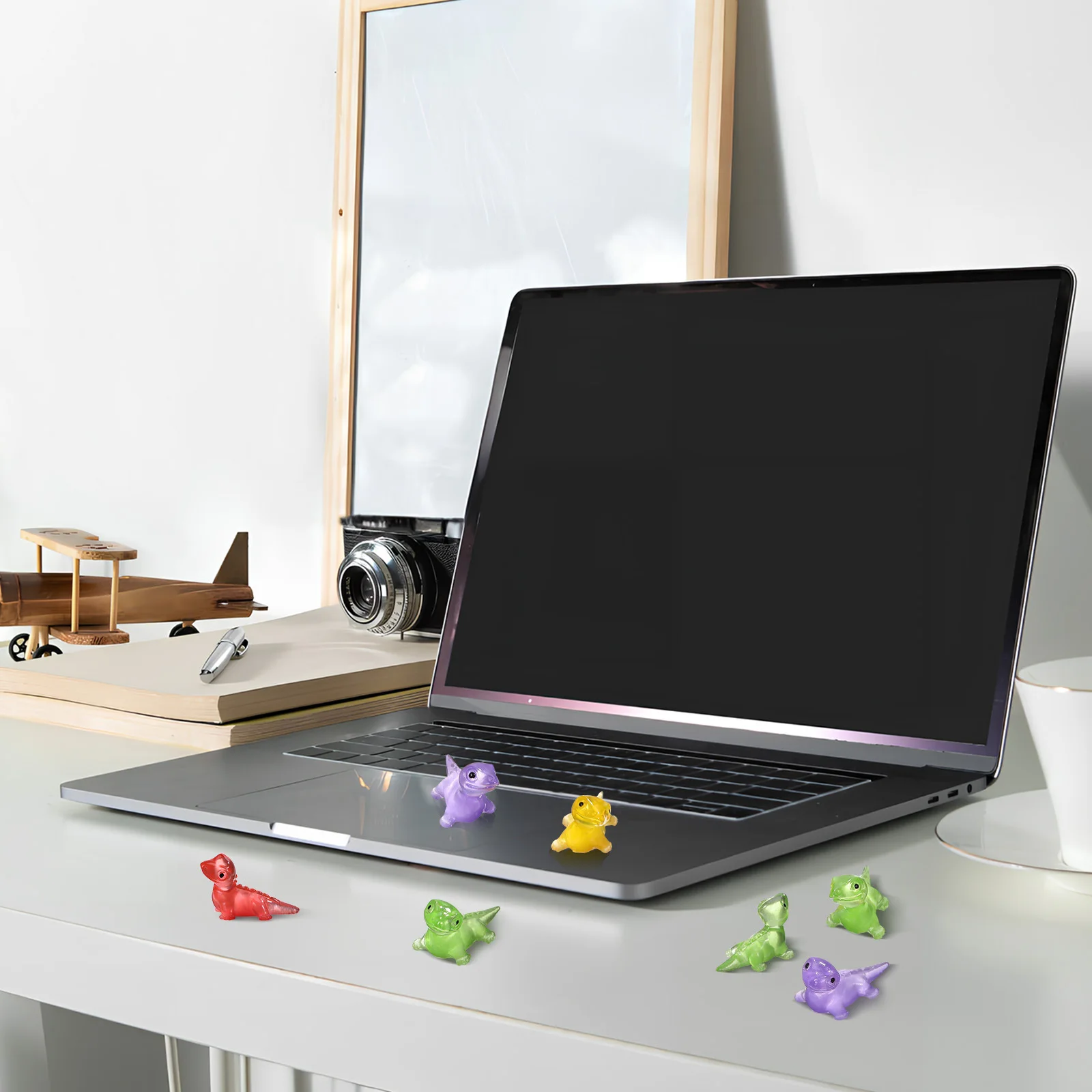 100 Stück Mini-Harz-Eidechsen, die im Dunkeln leuchten, Dekorationen, winzige bunte Harztiere, Mikrolandschaft, Bonsai-Gartenzubehör