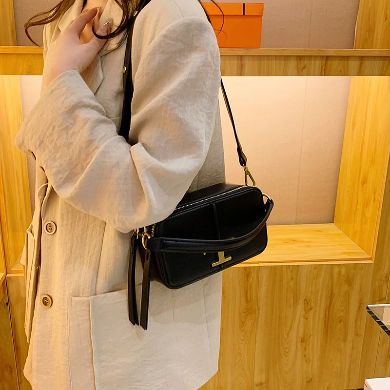 

Luxury Casual Vintage Solid Color Bag With High-End Leather Trendy Style And Large Capacity For Women Everyday Shopper