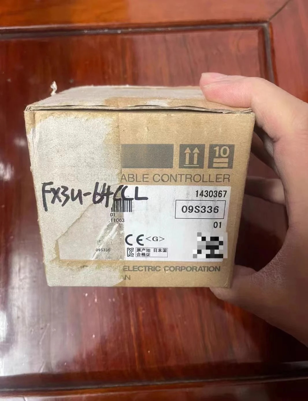 Brand new module FX3U-64CCL. The packaging box is damaged and the product is brand new.