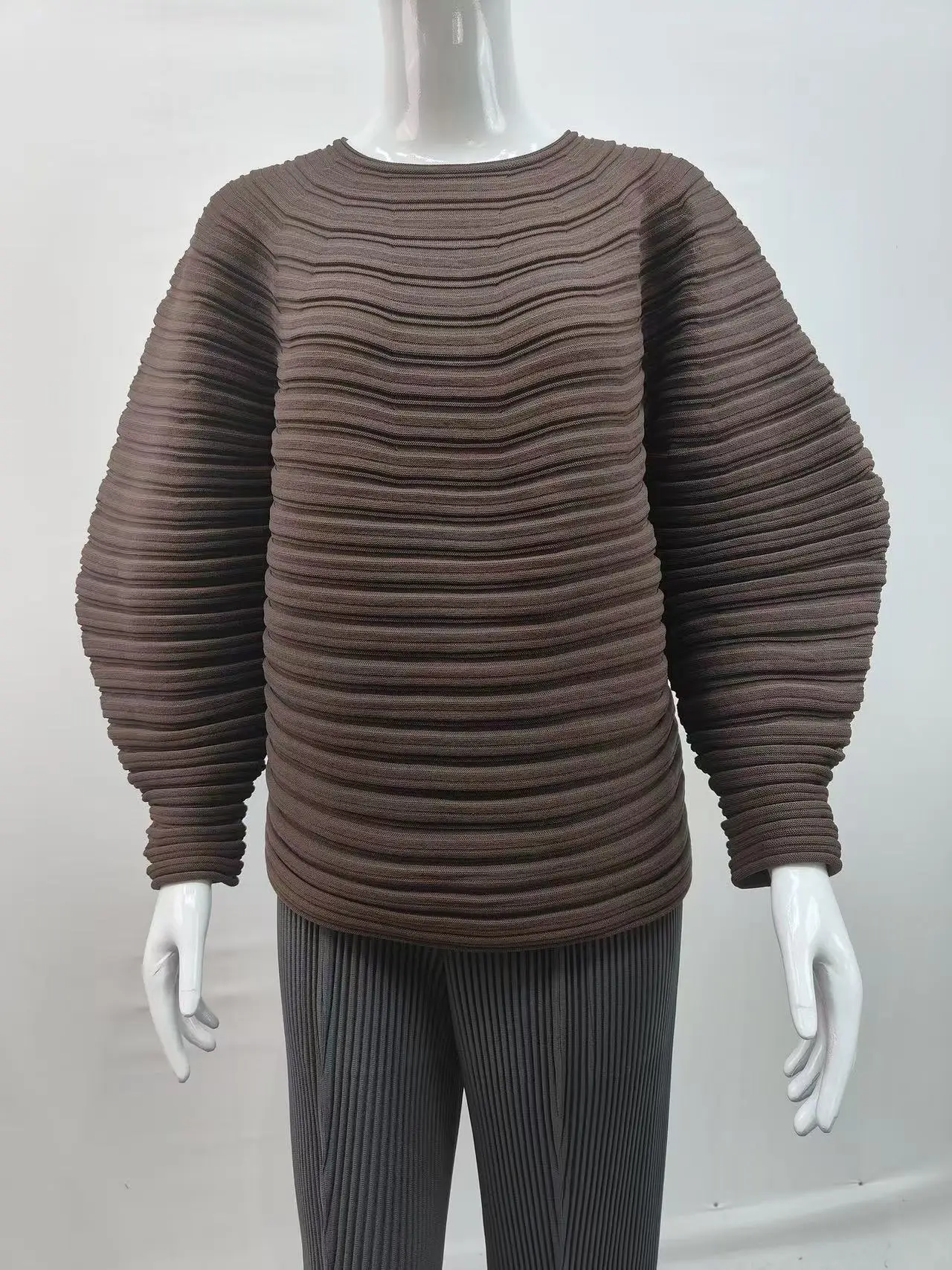 Pleated sweater 24 winter new round-neck silhouette long-sleeved sweater soft high-end simple striped sweater