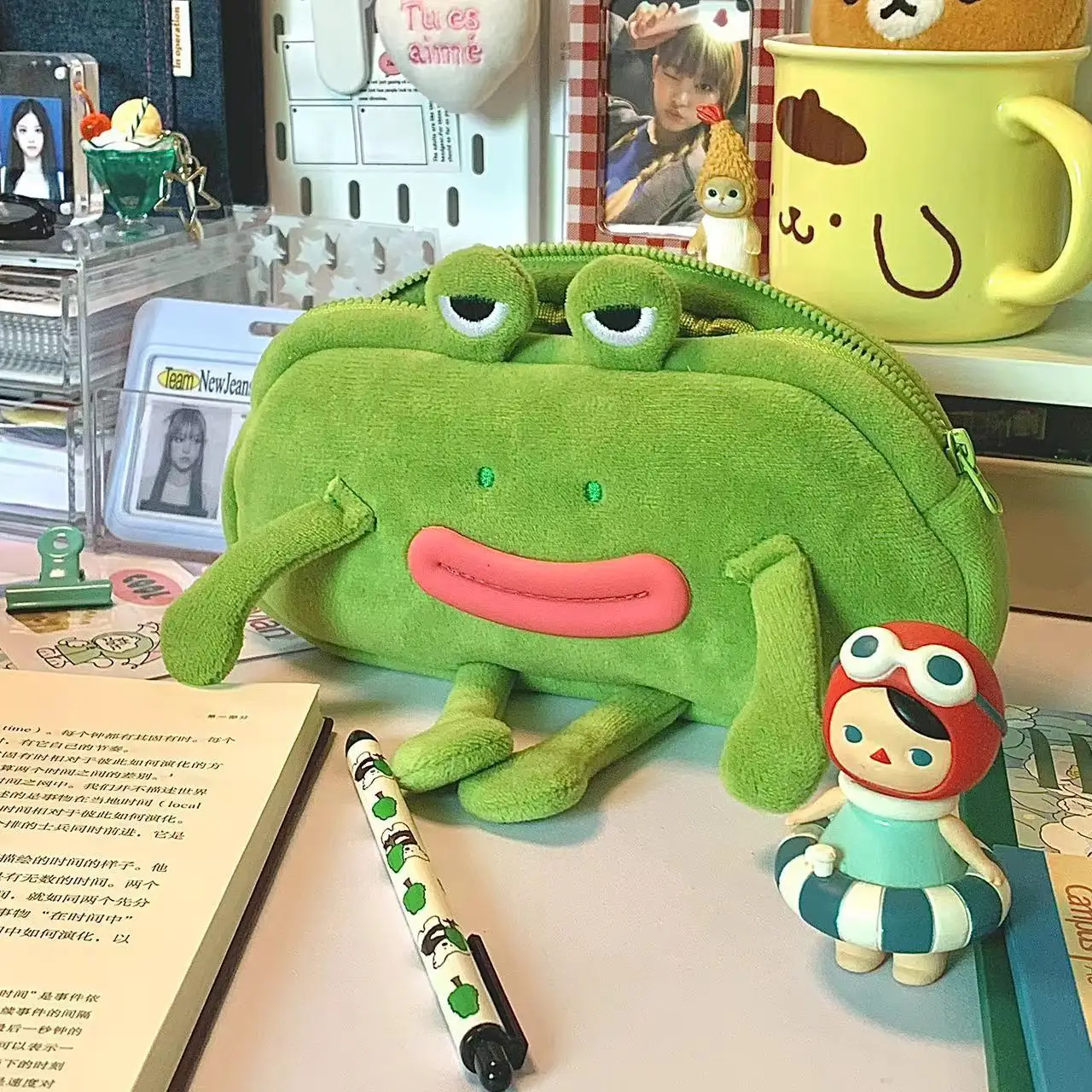Sac à stylos en peluche grenouille drôle, sac de rangement pour fournitures scolaires mignonnes, sac de rangement multifonctionnel pour bureau et