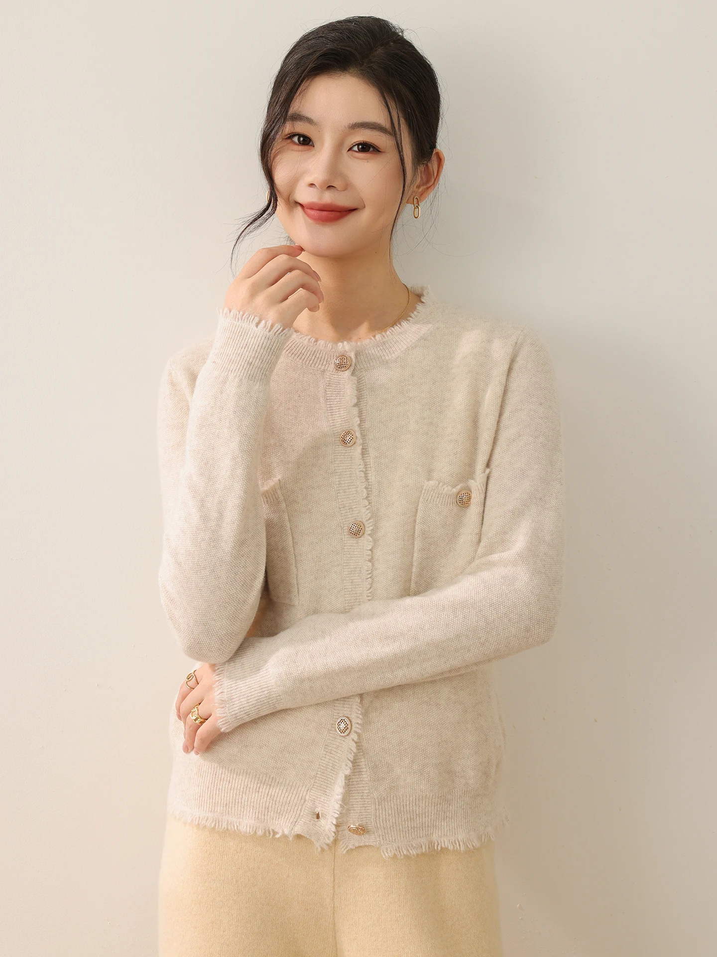 

Женский кардиган из 100% мериносовой шерсти с круглым вырезом и кисточками, свитер с металлической пряжкой, теплый мягкий удобный вязаный топ, повседневная осенне-зимняя одежда