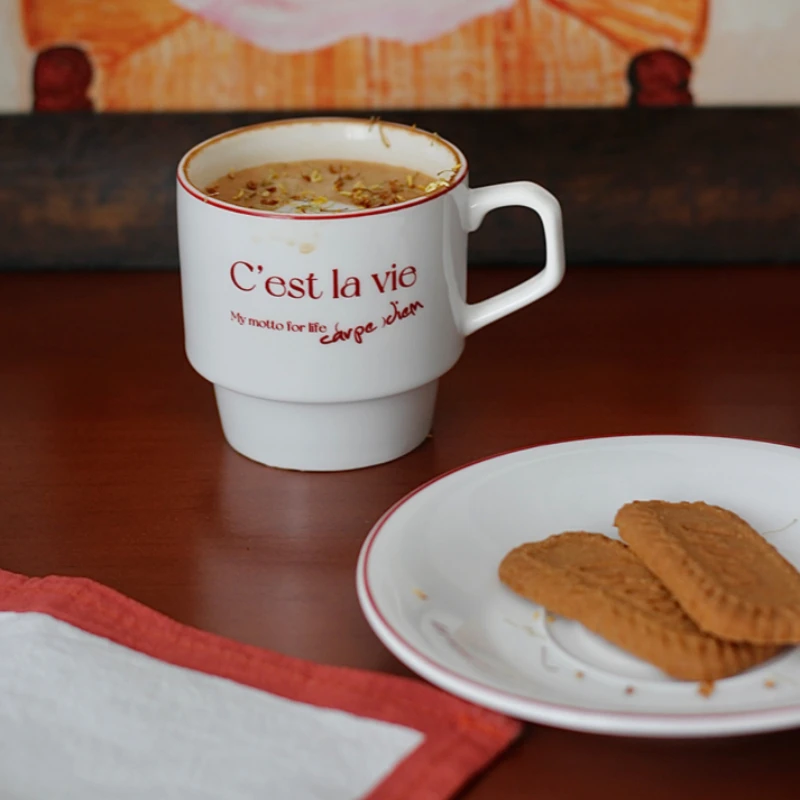 

Красно-белые кофейные чашки, керамическая кофейная кружка с блюдцем, маленькая буквенная чашка для латте для эспрессо и молочных напитков