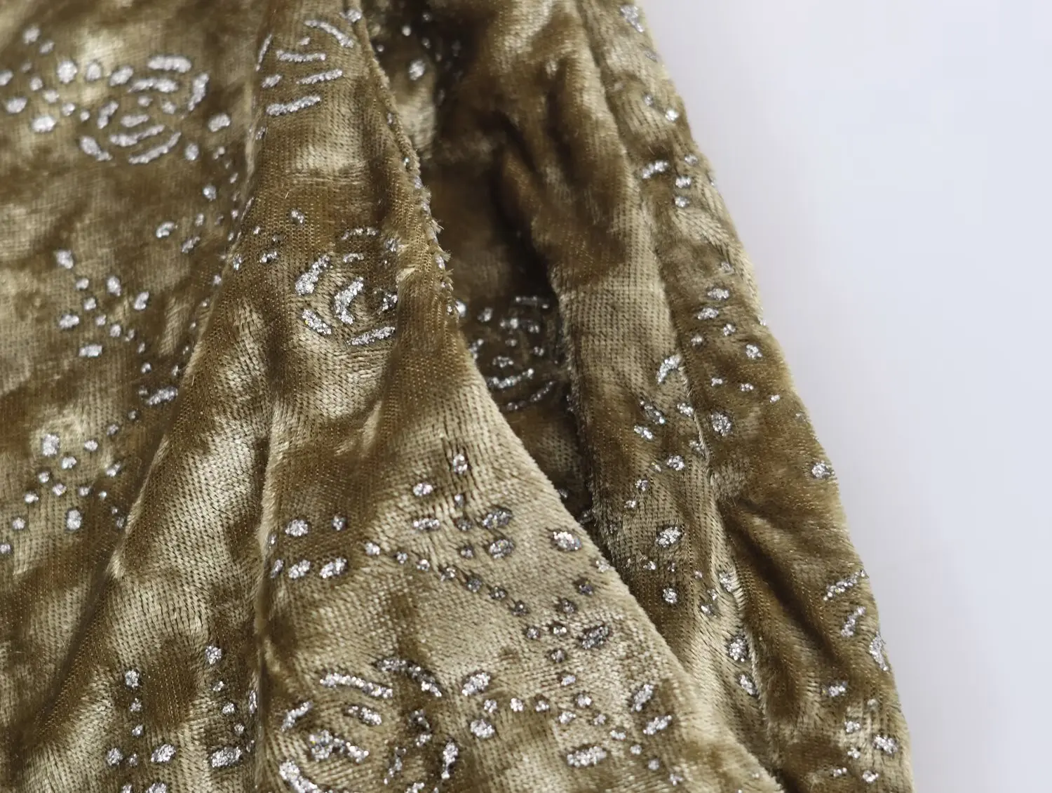 แฟชั่นผู้หญิงปี 2025: สไตล์ยุโรปและอเมริกา ลุคเมทัลลิกสุดอินเทรนด์ กางเกงฮาเร็มลำลองเอวกลาง