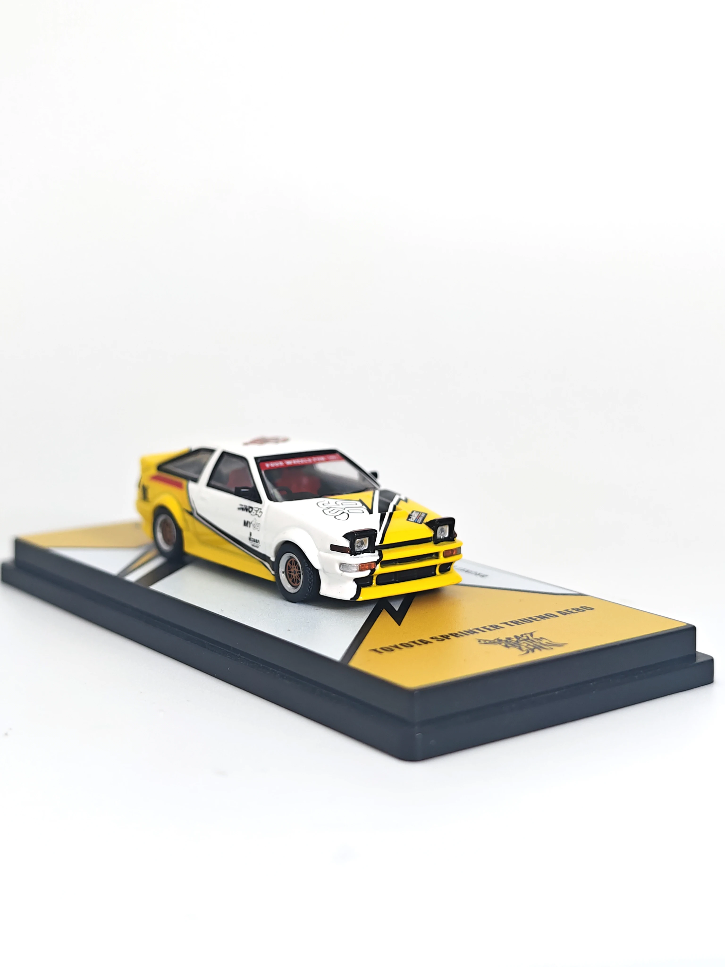 

INNO 1:64 Toyota AE86 Brunei SPRINTER TRUENO Alloy Car Model Collection Gift