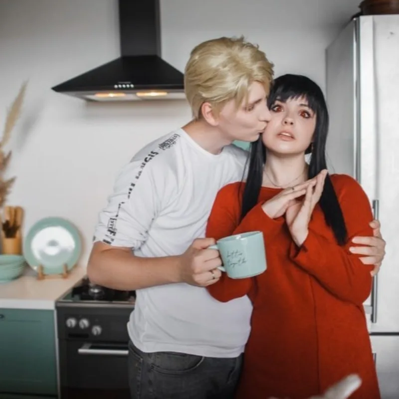 Рисунок 6 - Костюм Yor Forger