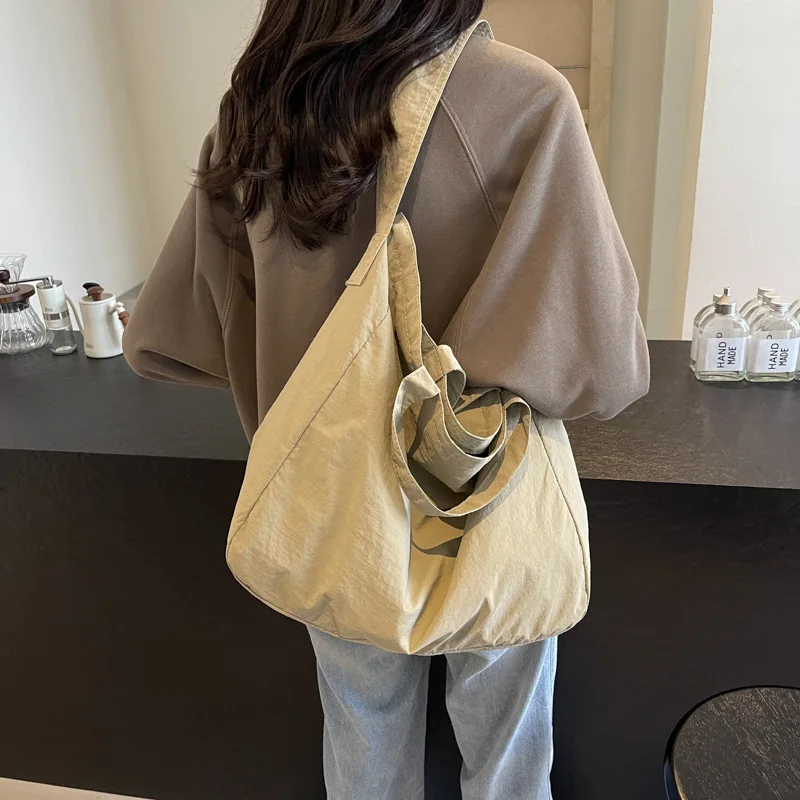 Bolso cruzado de gran capacidad para mujer, bolsa de mano sencilla y ligera con bolsillo, a la moda, novedad de otoño, 2024