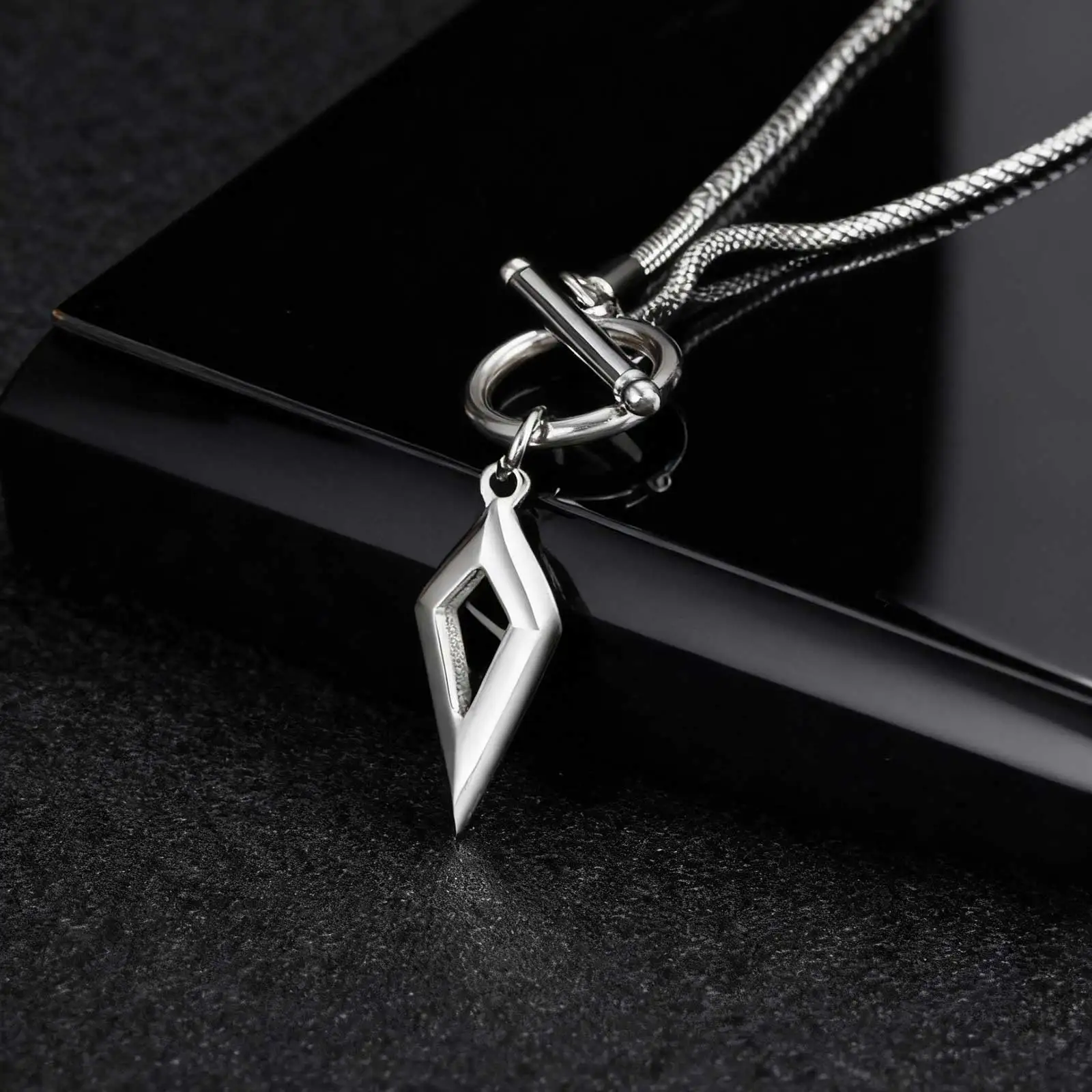 Trendige klassische Halskette mit vierzackigem Sternanhänger und OT-Verschluss für Herren, runde Schlangenkette aus Edelstahl, Punk-Schmuck – Detail 5