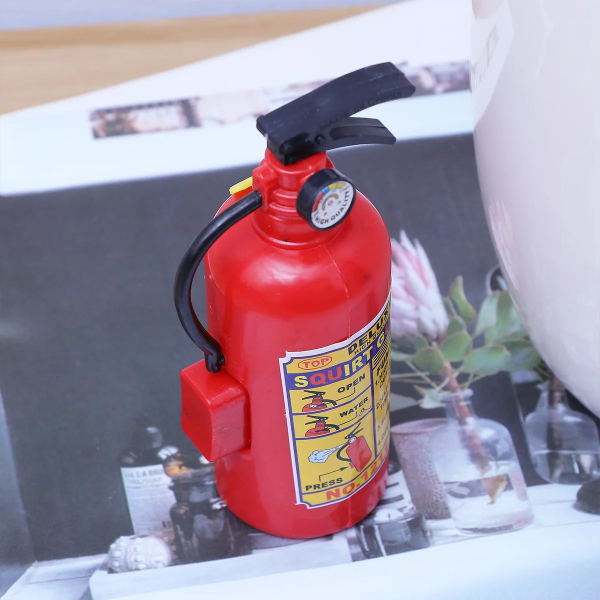 

Novelty Toy Fire Extinguisher Water Toy Summer Beach Bath Swim Toy for Kids Play Children Boys Girls Gift Toys (Red)