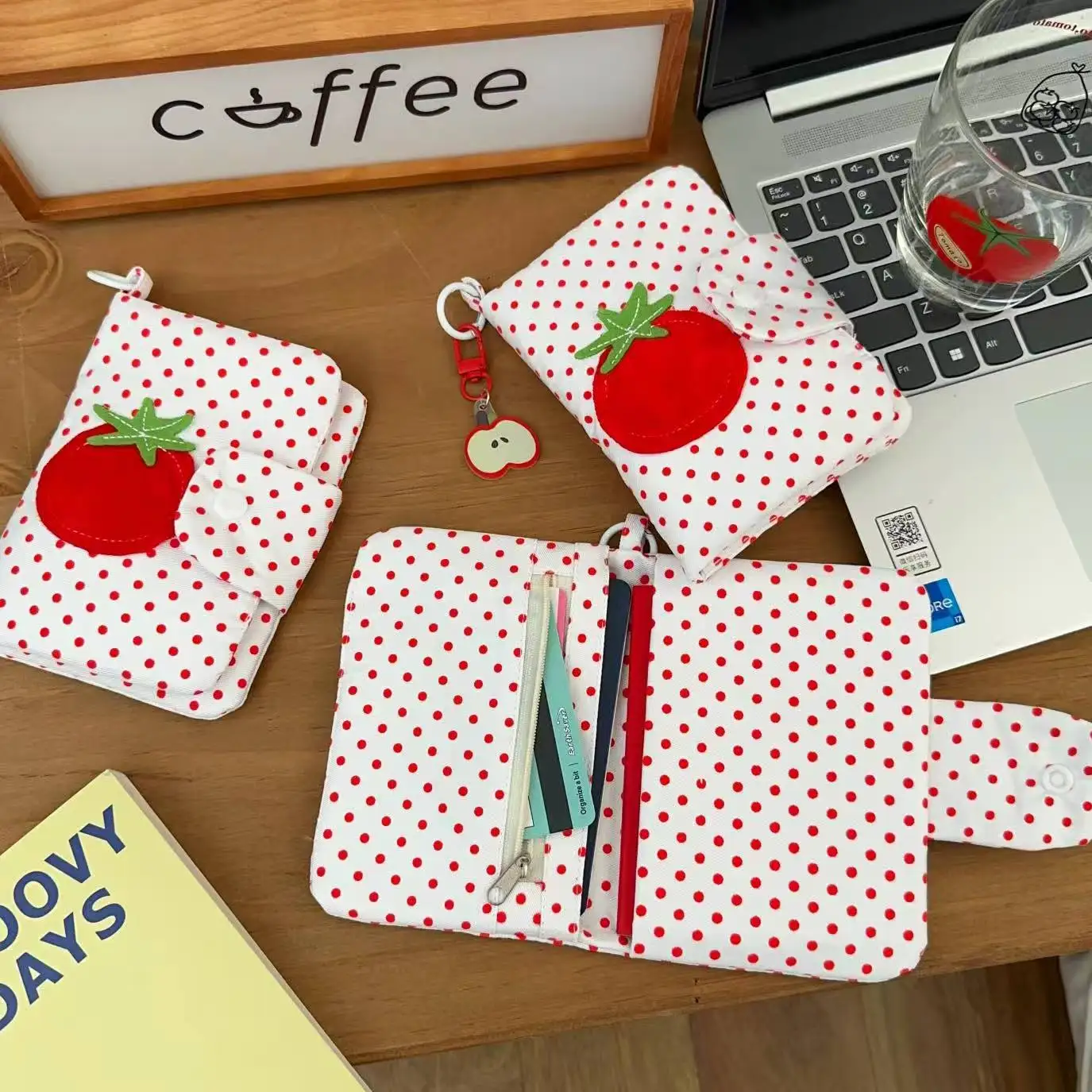 Monedero de tomate, bolsa para pasaporte de onda roja, bolsa de almacenamiento portátil para auriculares y lápiz labial, bolsa multifuncional para documentos de viaje