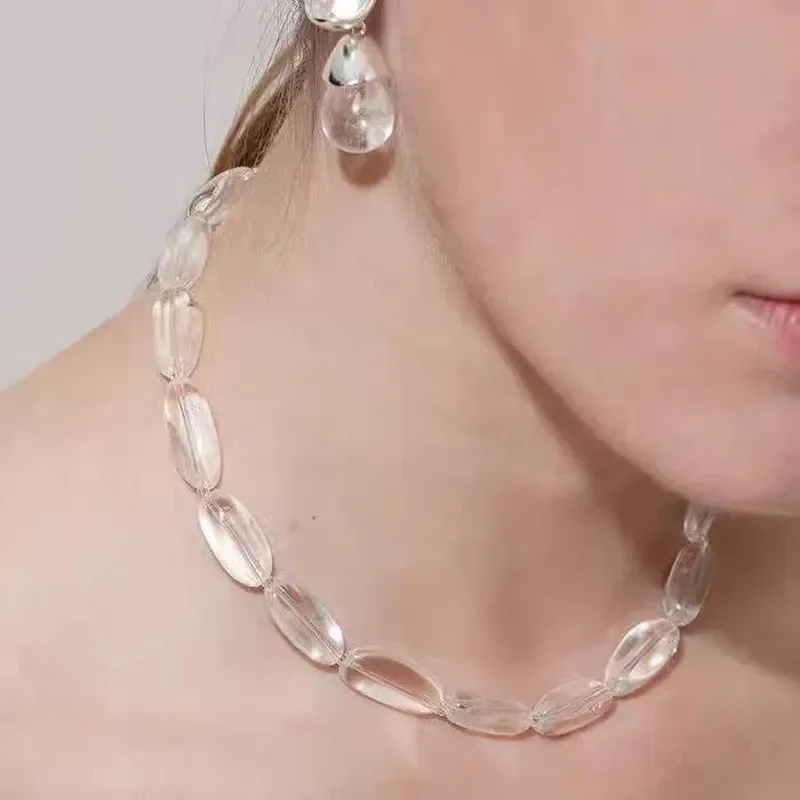 Natural special-shaped white crystal necklace, femininity, advanced sense, light luxury and versatile, simple niche design,