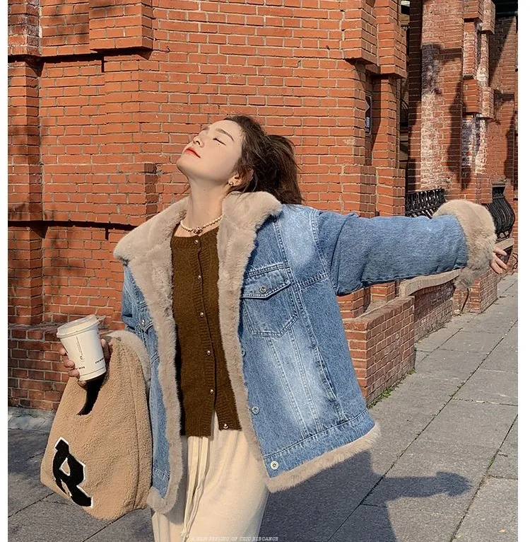 

Джинсовое пальто для девочек, меховое плюшевое женское зимнее пальто скульптурным кроем, гранж-тренд, активный отдых на свежем воздухе, против морщин, с капюшоном, регулируемый флис на каждый день