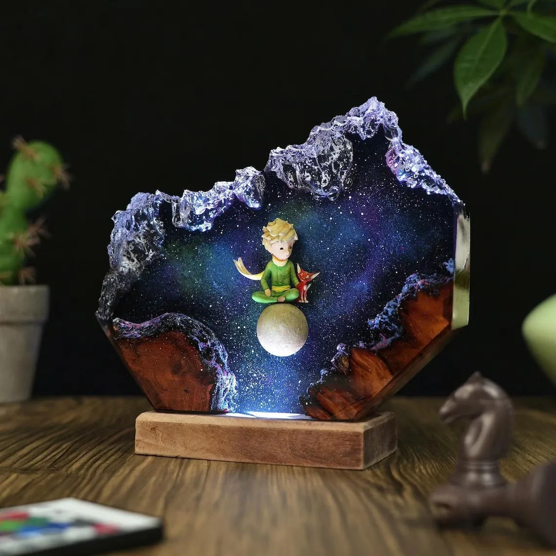 LL 2026 Handmade Epoxy Resin Table Lamp Boy And Planet Scene Desktop Ornament Creative Art Craft Home Decor Gift